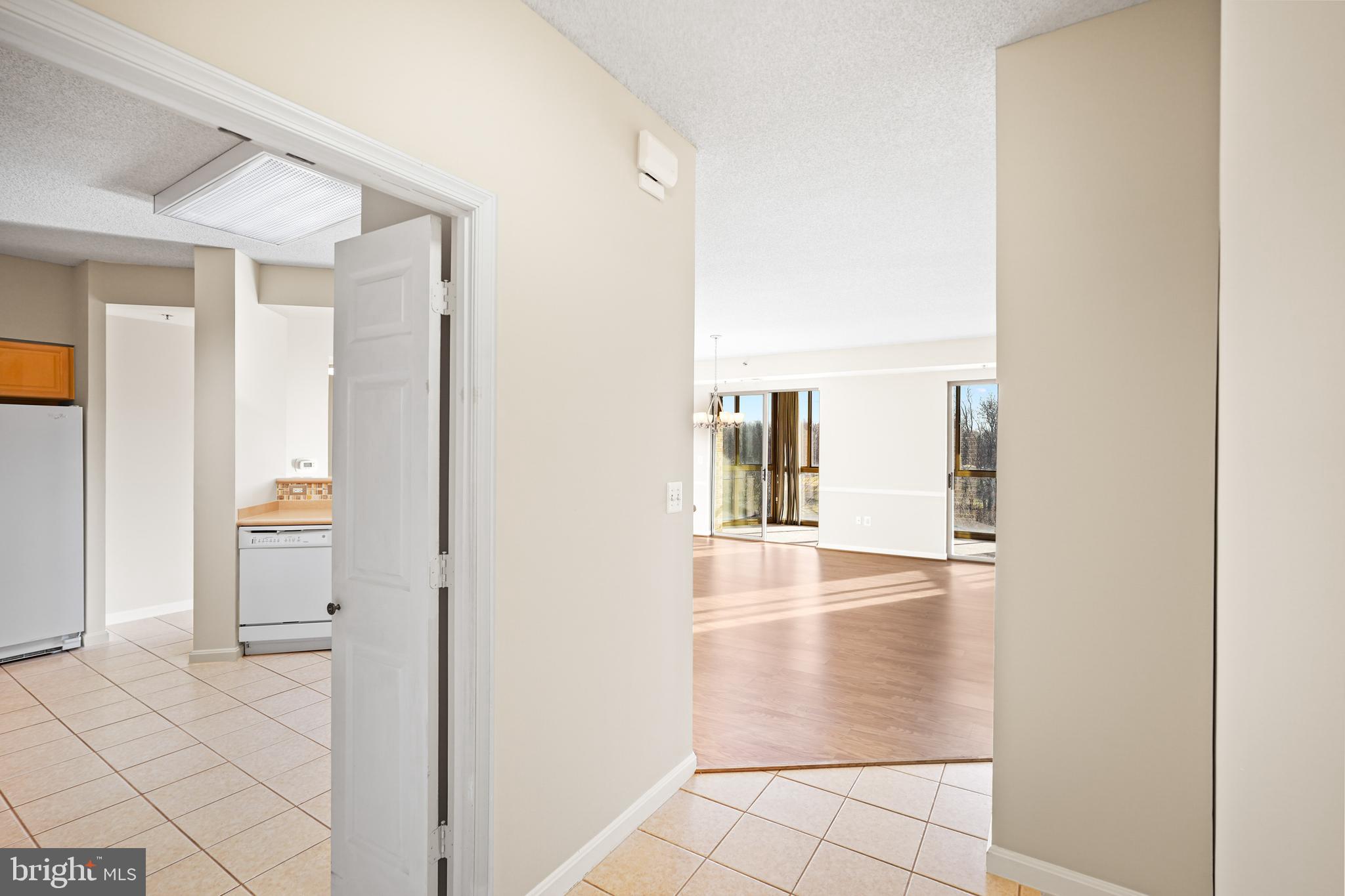 VANTAGE POINT EAST @ LEISURE WORLD - Residential