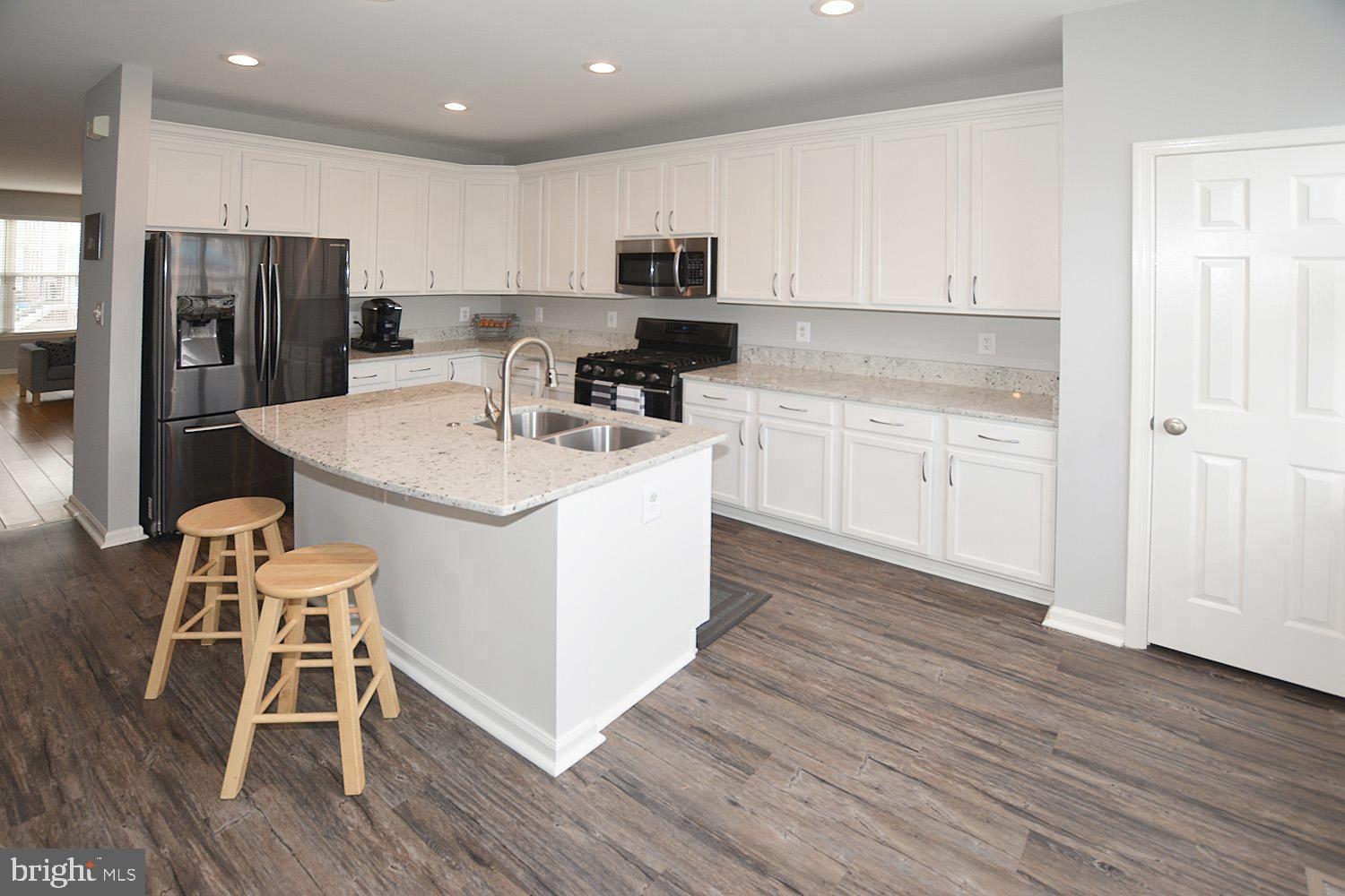 ISLAND CREEK - Residential