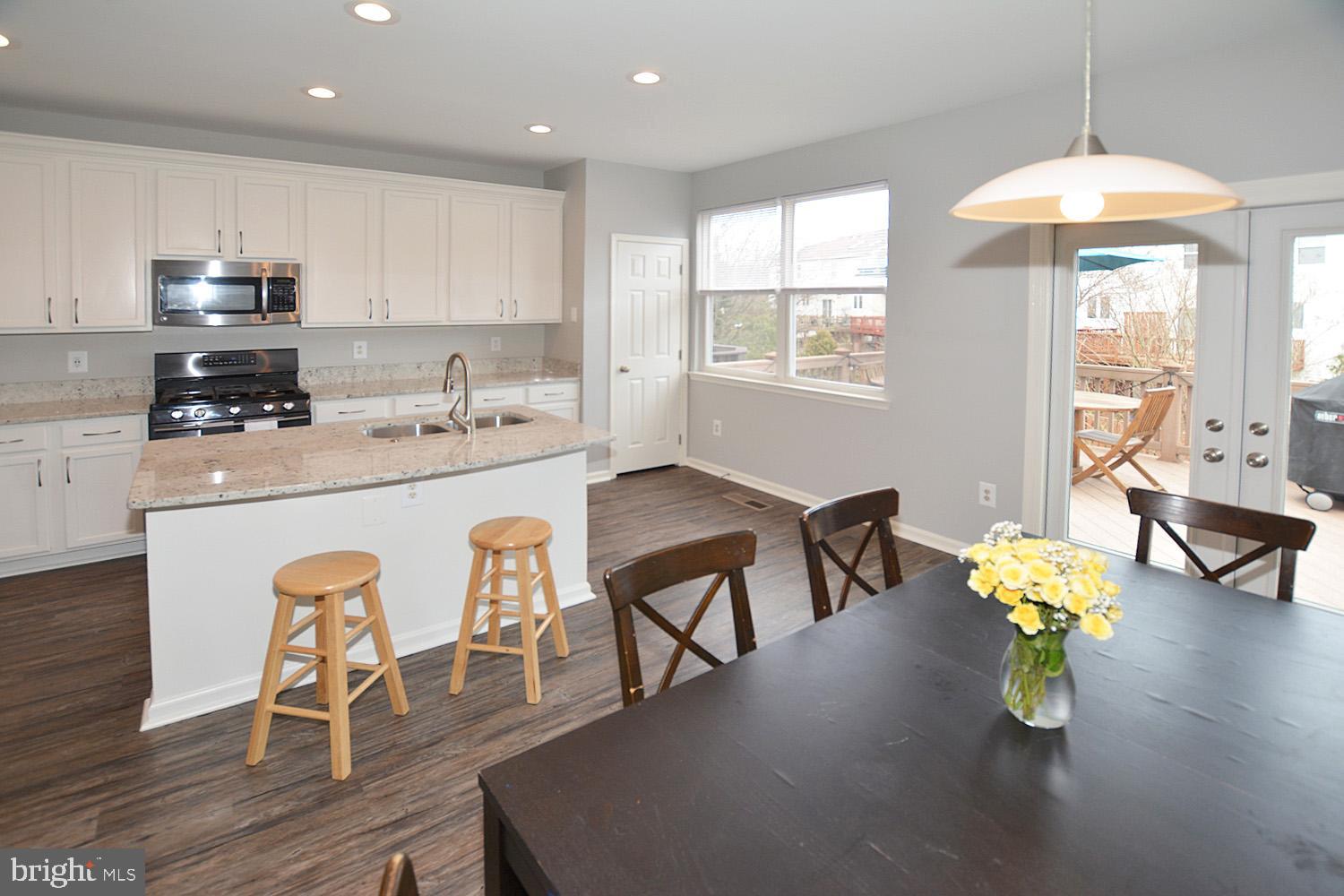 ISLAND CREEK - Residential