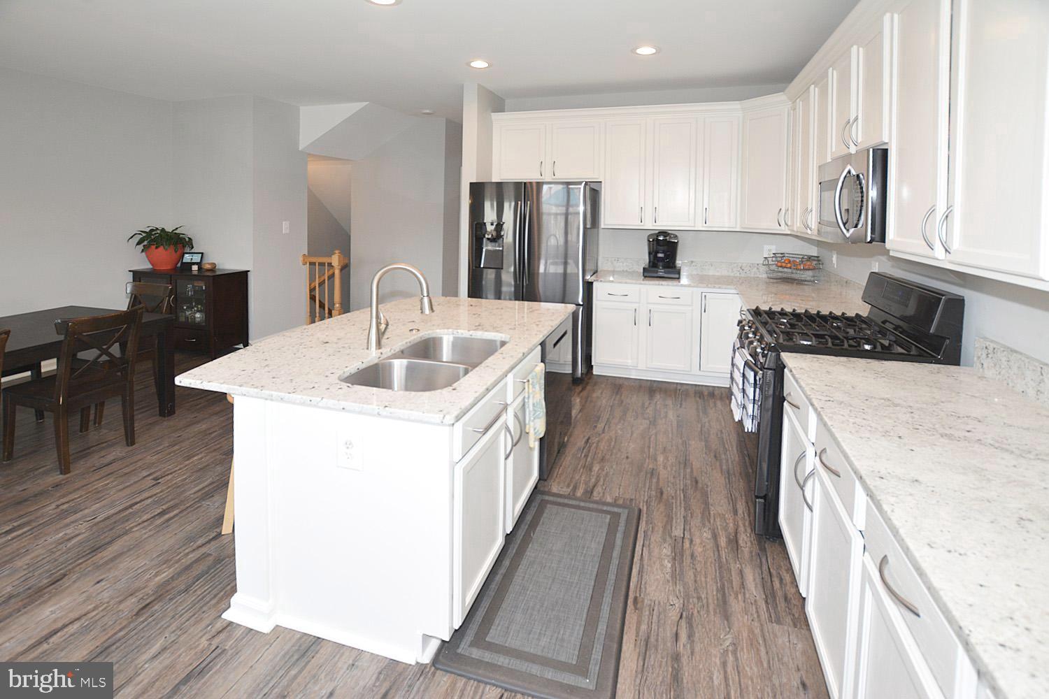 ISLAND CREEK - Residential