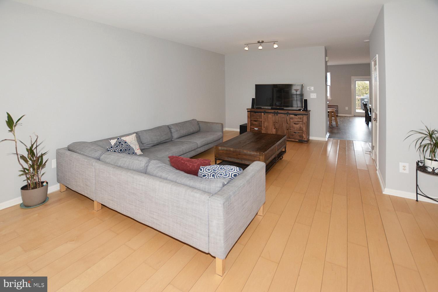ISLAND CREEK - Residential