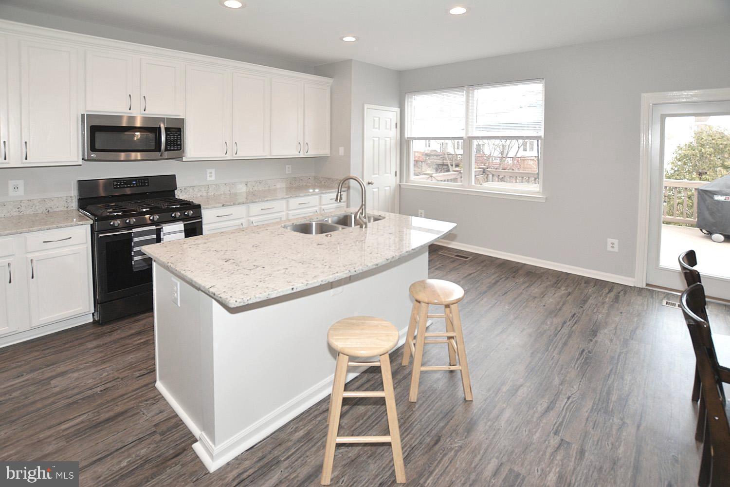 ISLAND CREEK - Residential