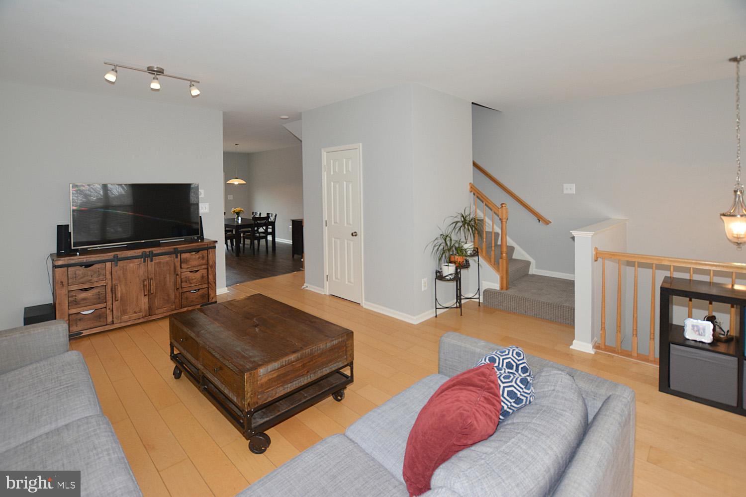 ISLAND CREEK - Residential