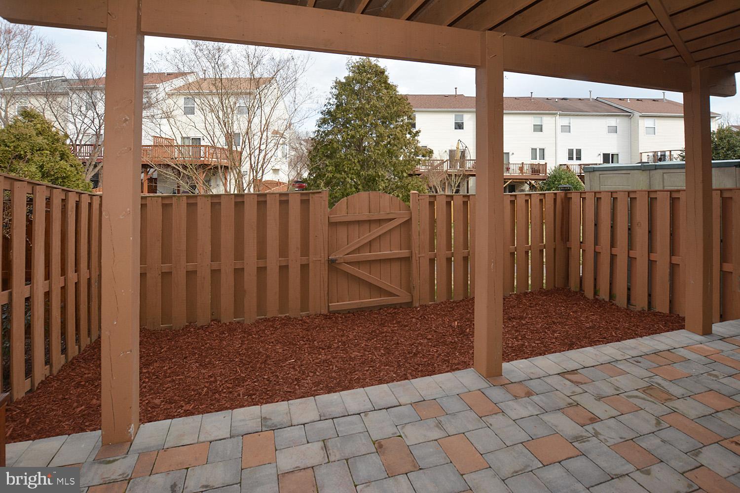 ISLAND CREEK - Residential
