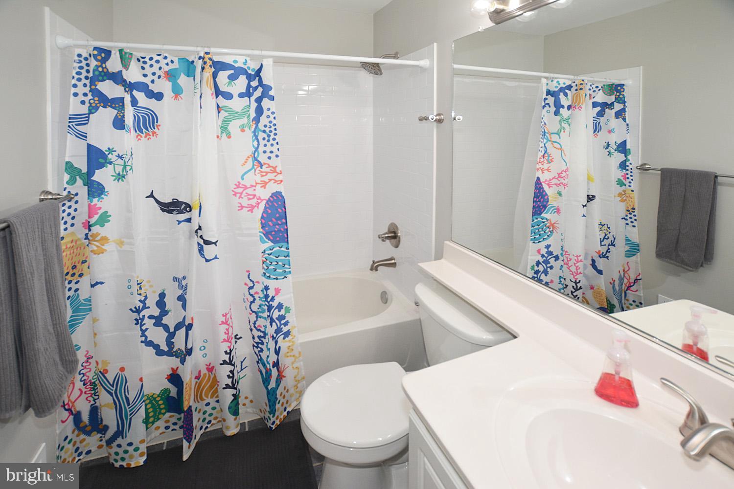 ISLAND CREEK - Residential