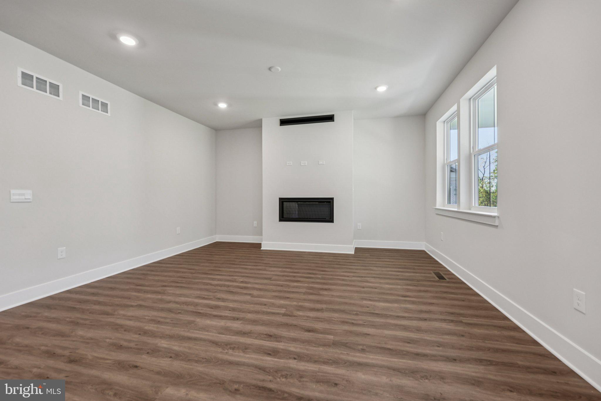 WILLOW RUN - Residential