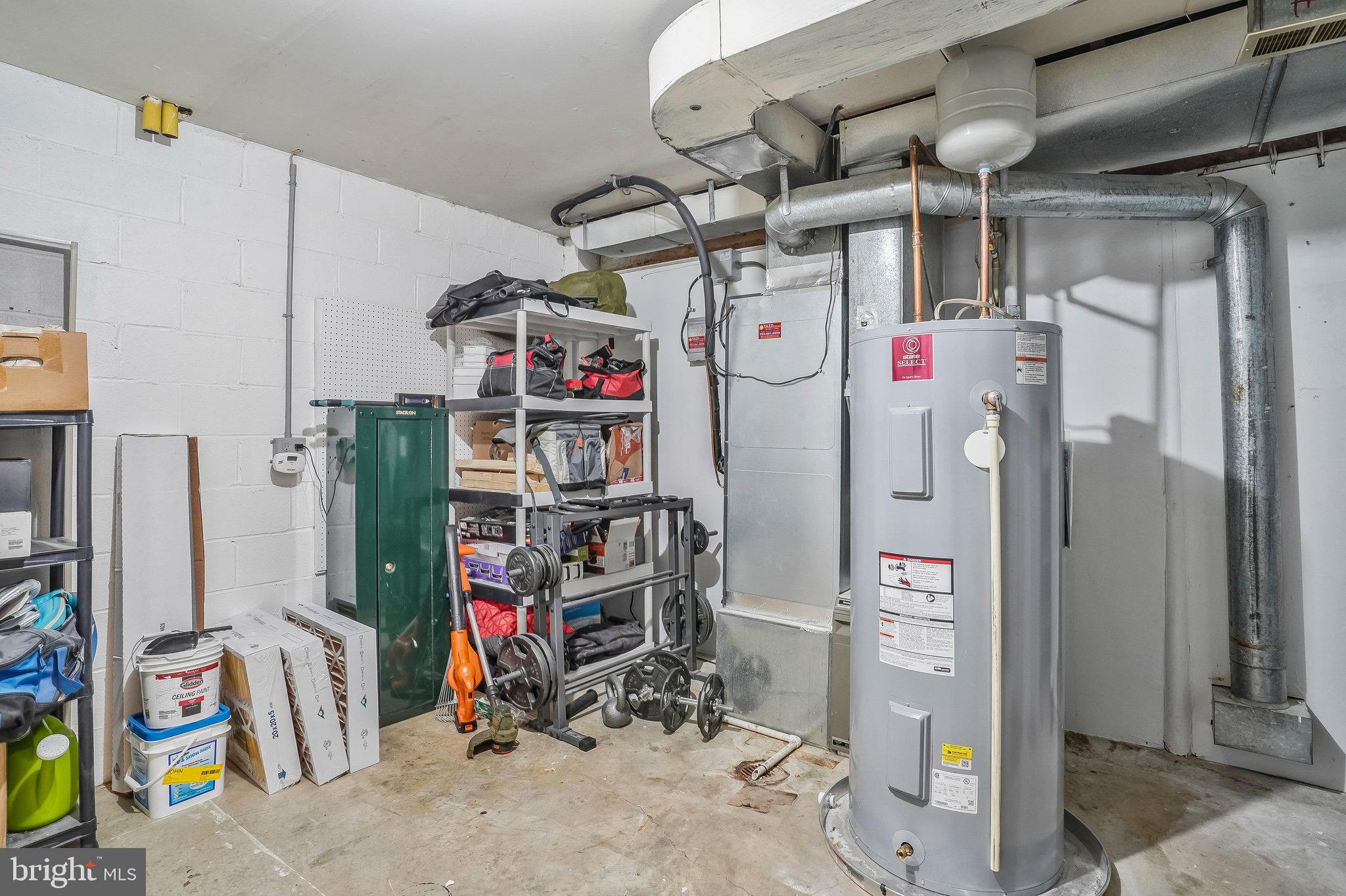 STRATHMEADE SQUARE - Residential