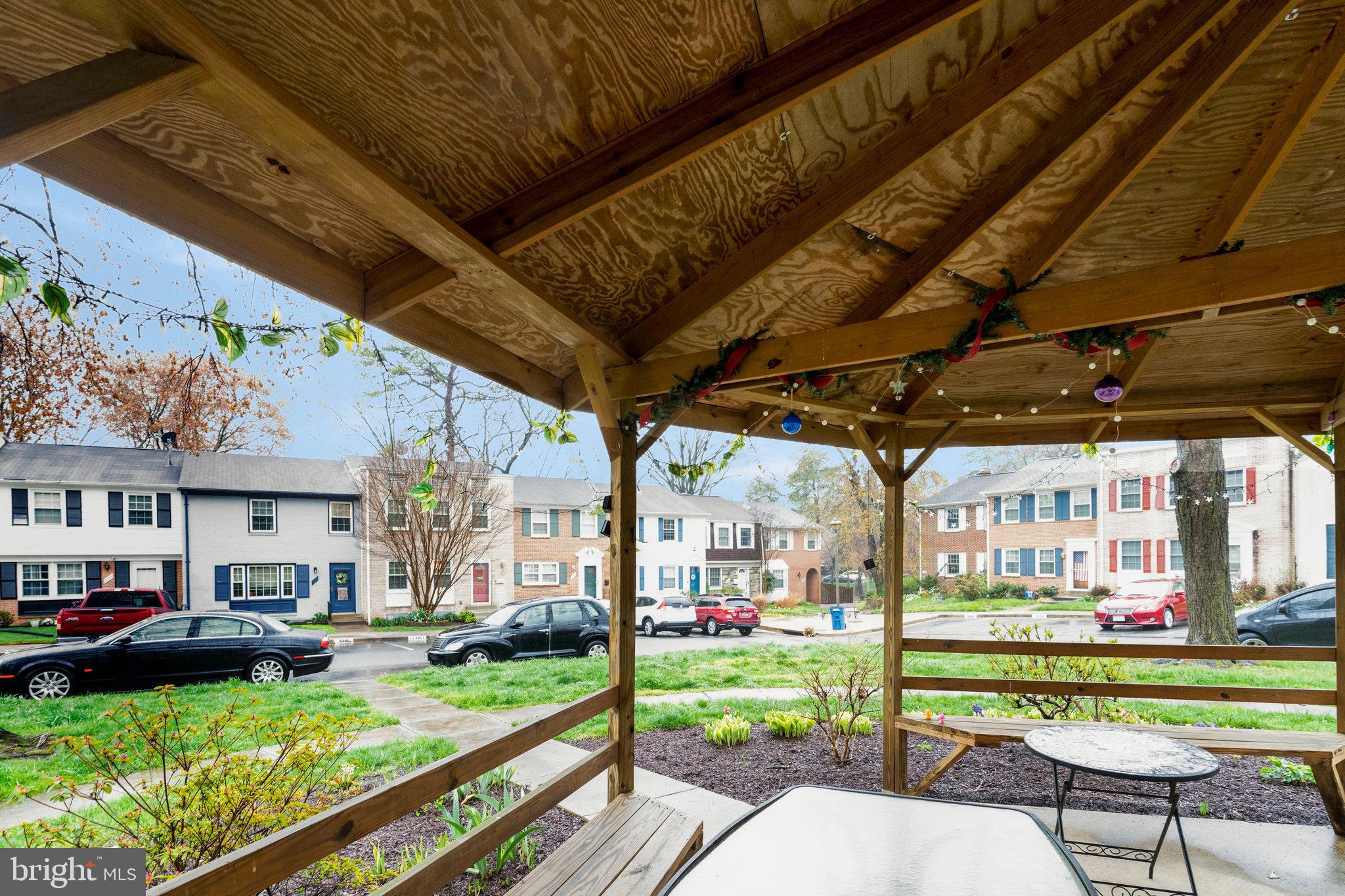 STRATHMEADE SQUARE - Residential