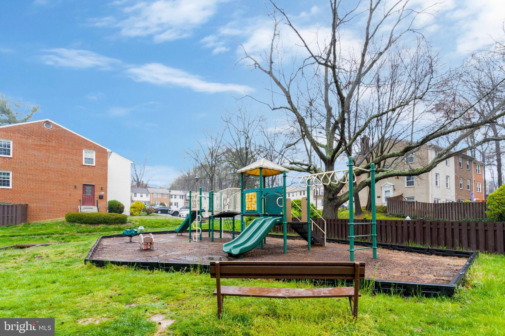 STRATHMEADE SQUARE - Residential