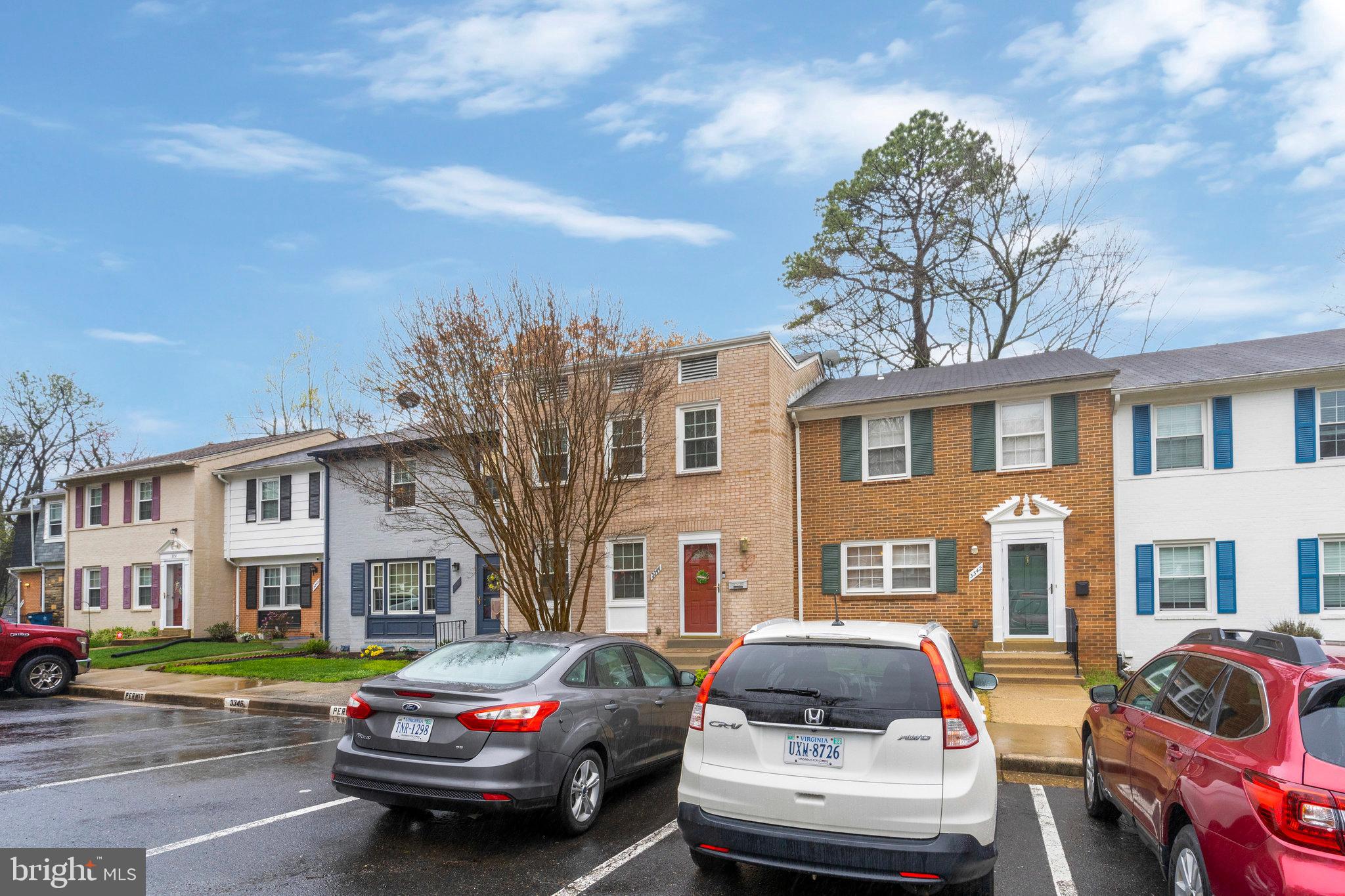 STRATHMEADE SQUARE - Residential