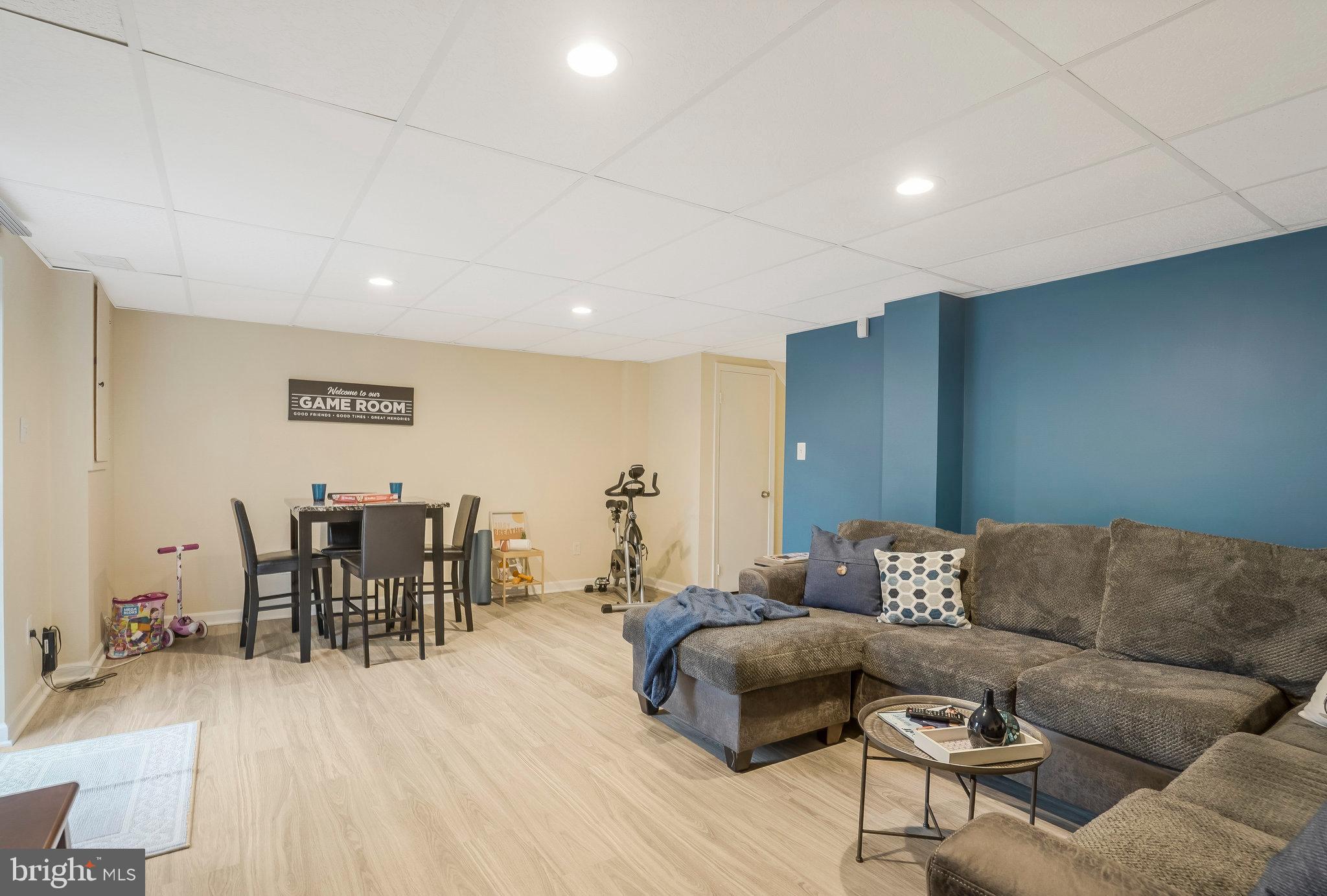 STRATHMEADE SQUARE - Residential