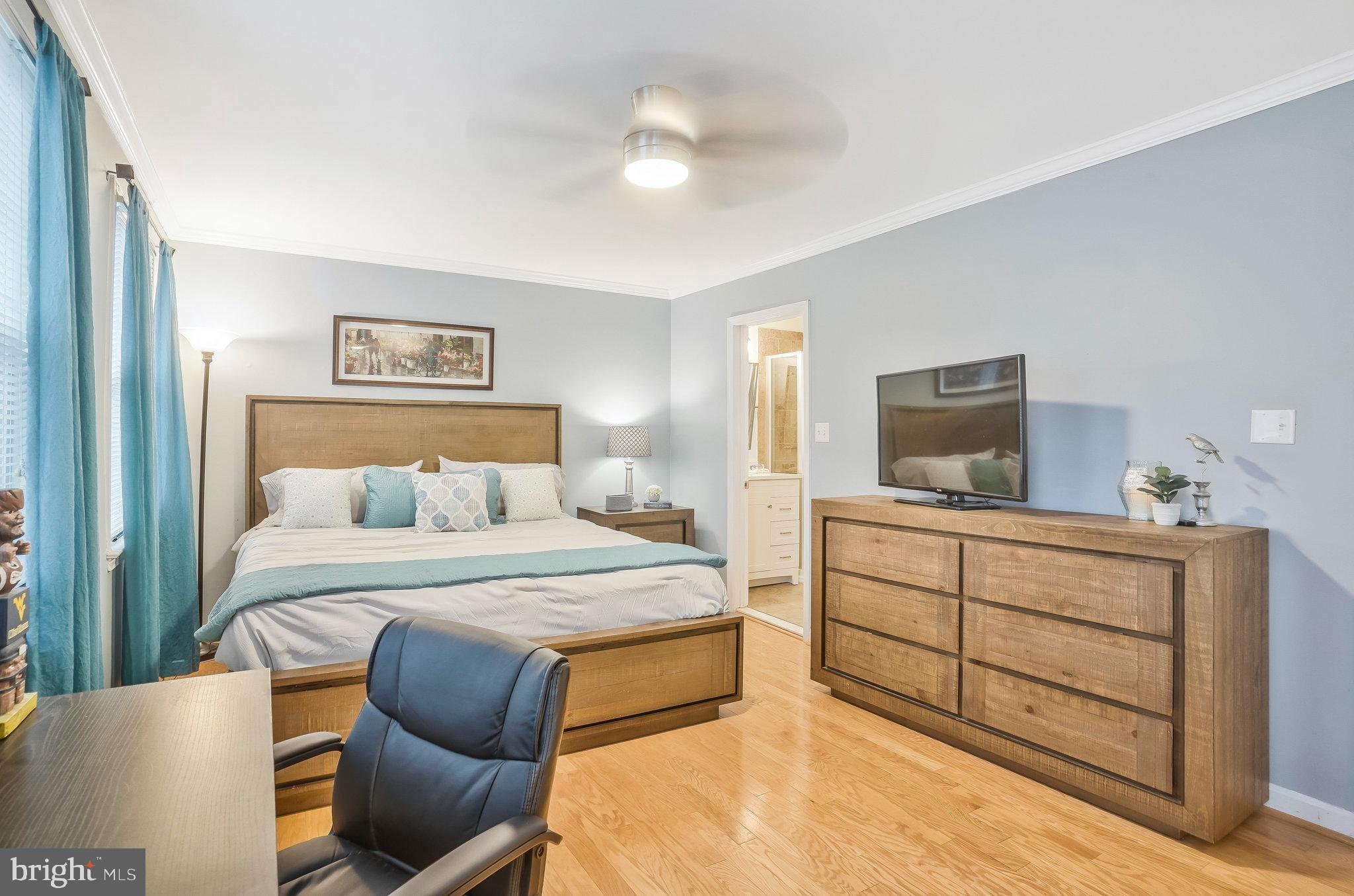 STRATHMEADE SQUARE - Residential