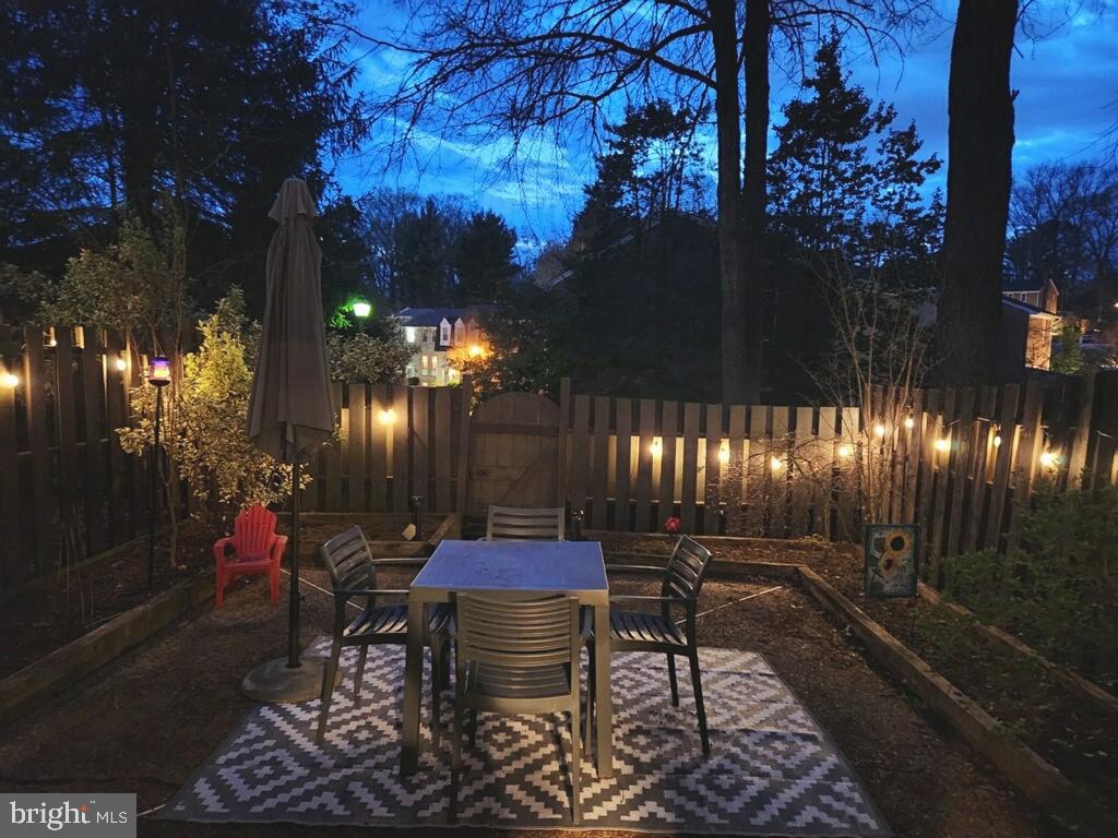 STRATHMEADE SQUARE - Residential