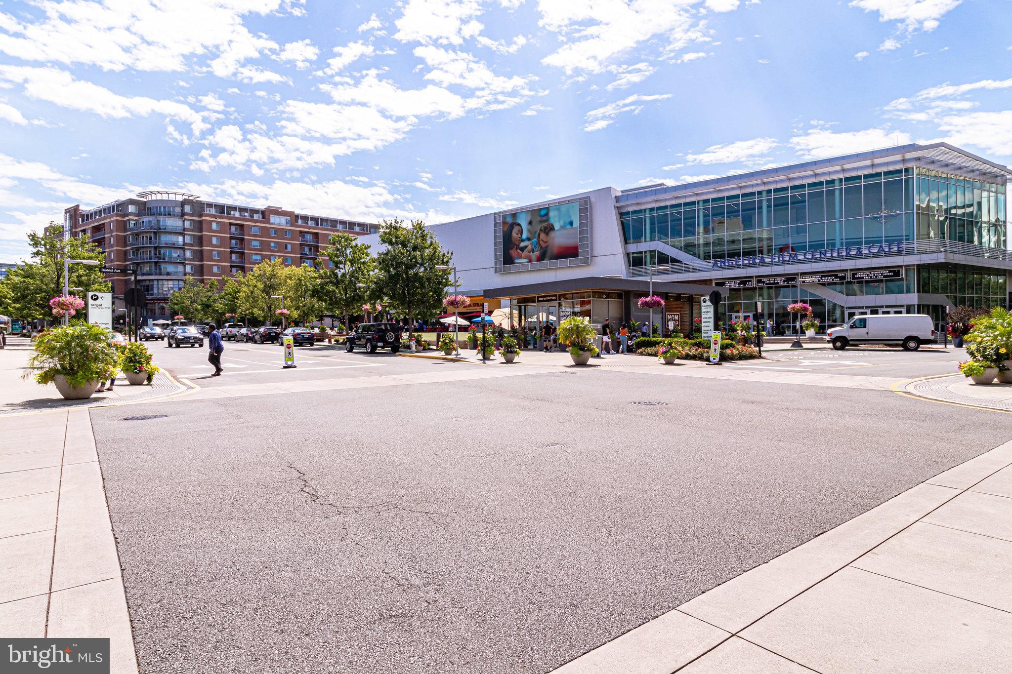 STRATHMEADE SQUARE - Residential