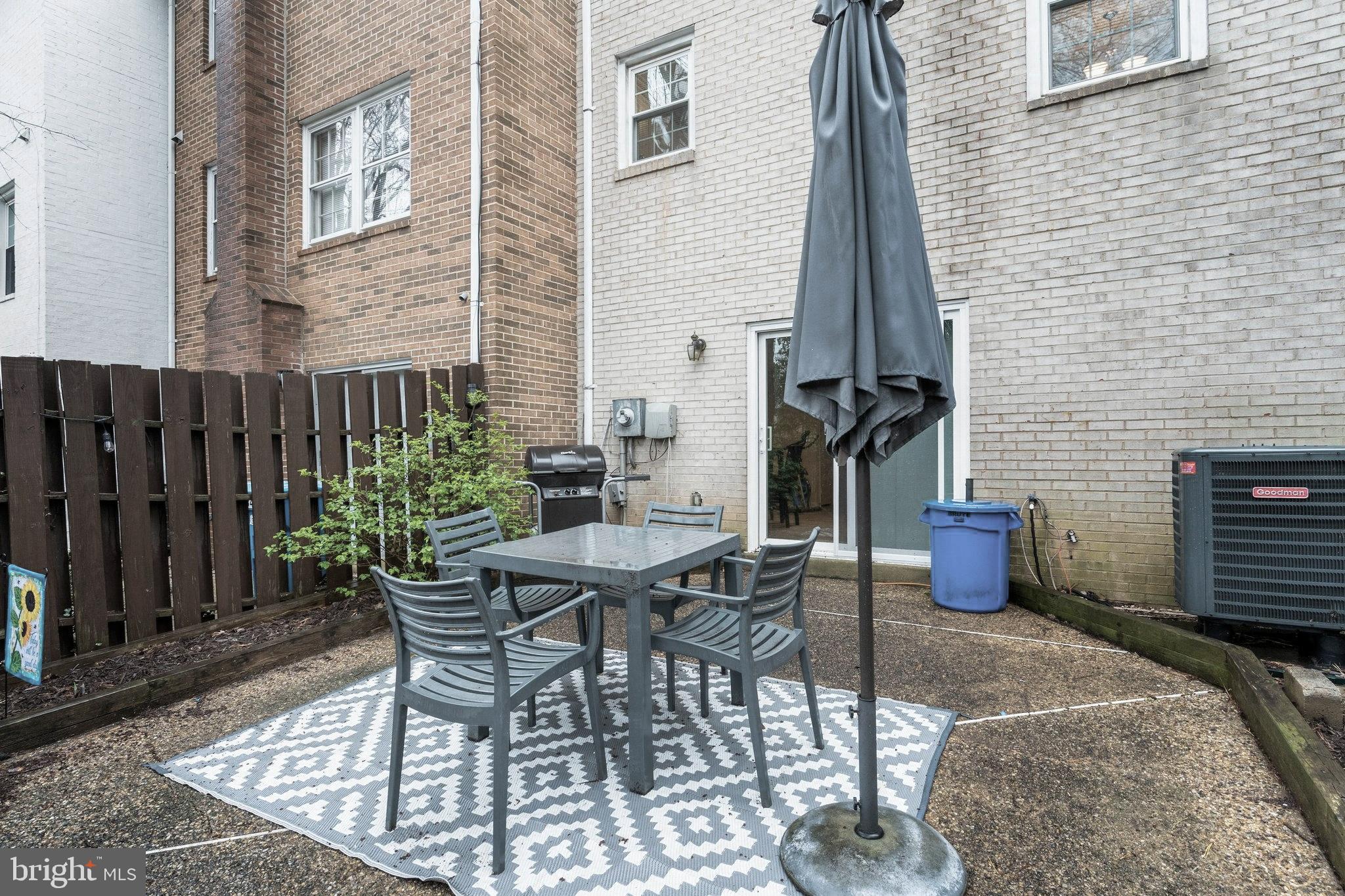 STRATHMEADE SQUARE - Residential