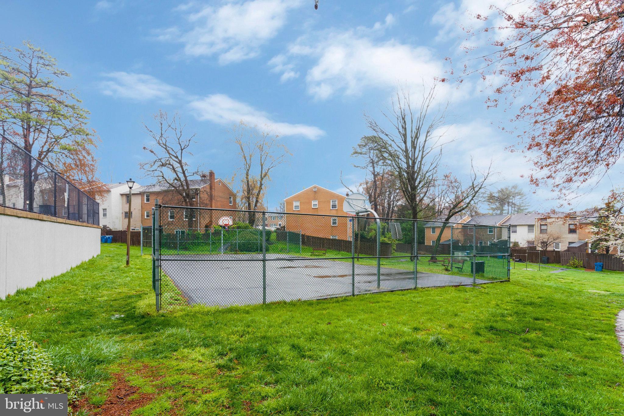 STRATHMEADE SQUARE - Residential