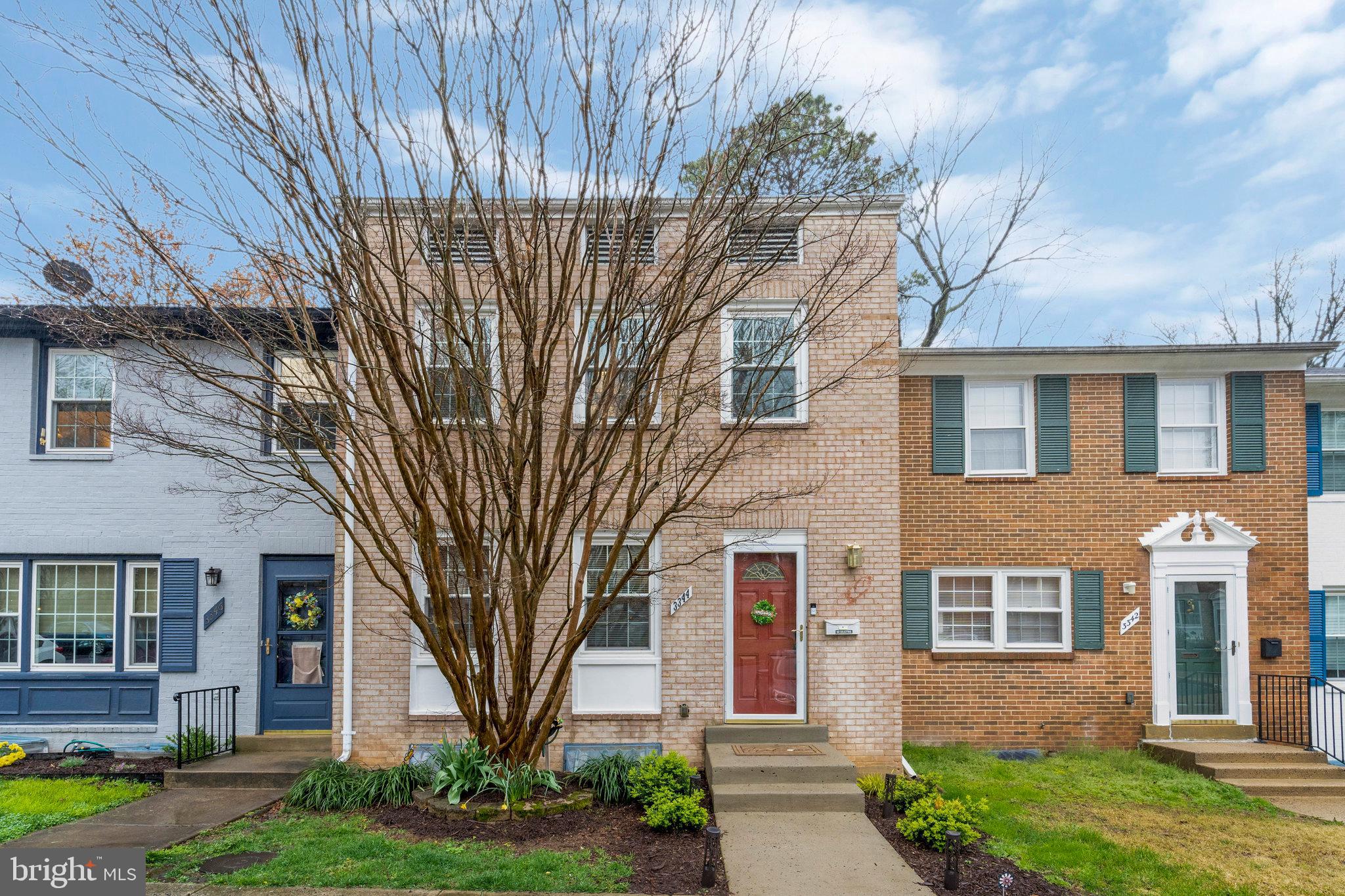 STRATHMEADE SQUARE - Residential
