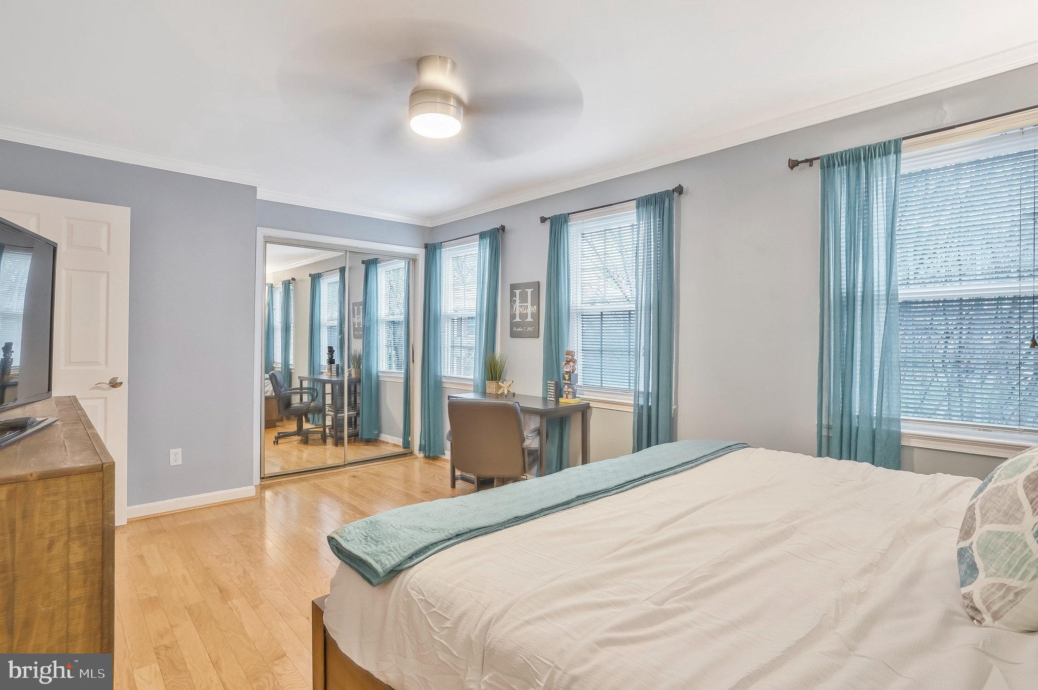 STRATHMEADE SQUARE - Residential