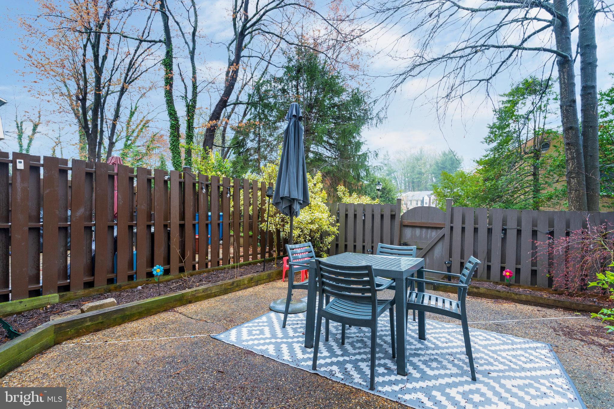 STRATHMEADE SQUARE - Residential