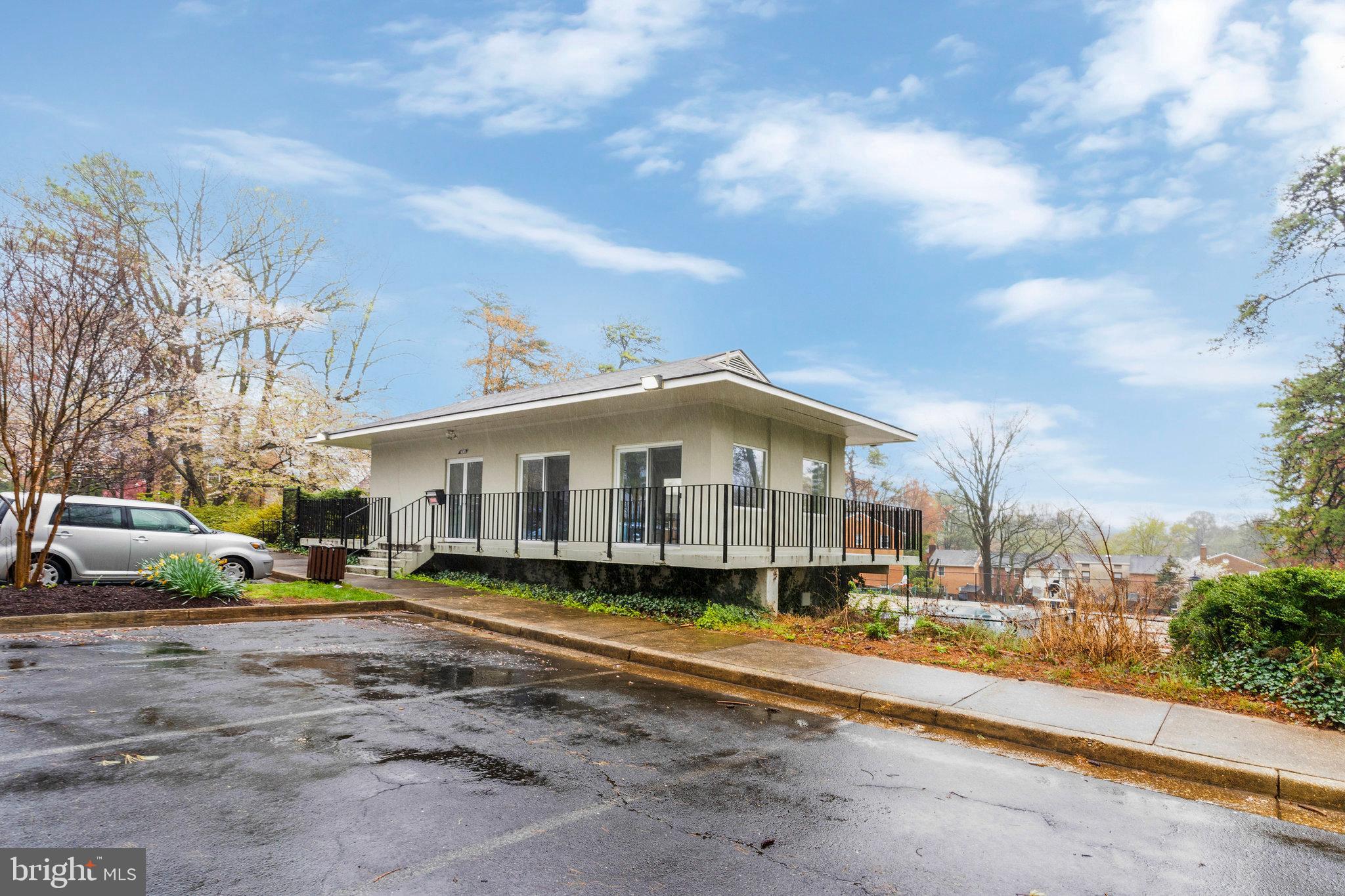STRATHMEADE SQUARE - Residential
