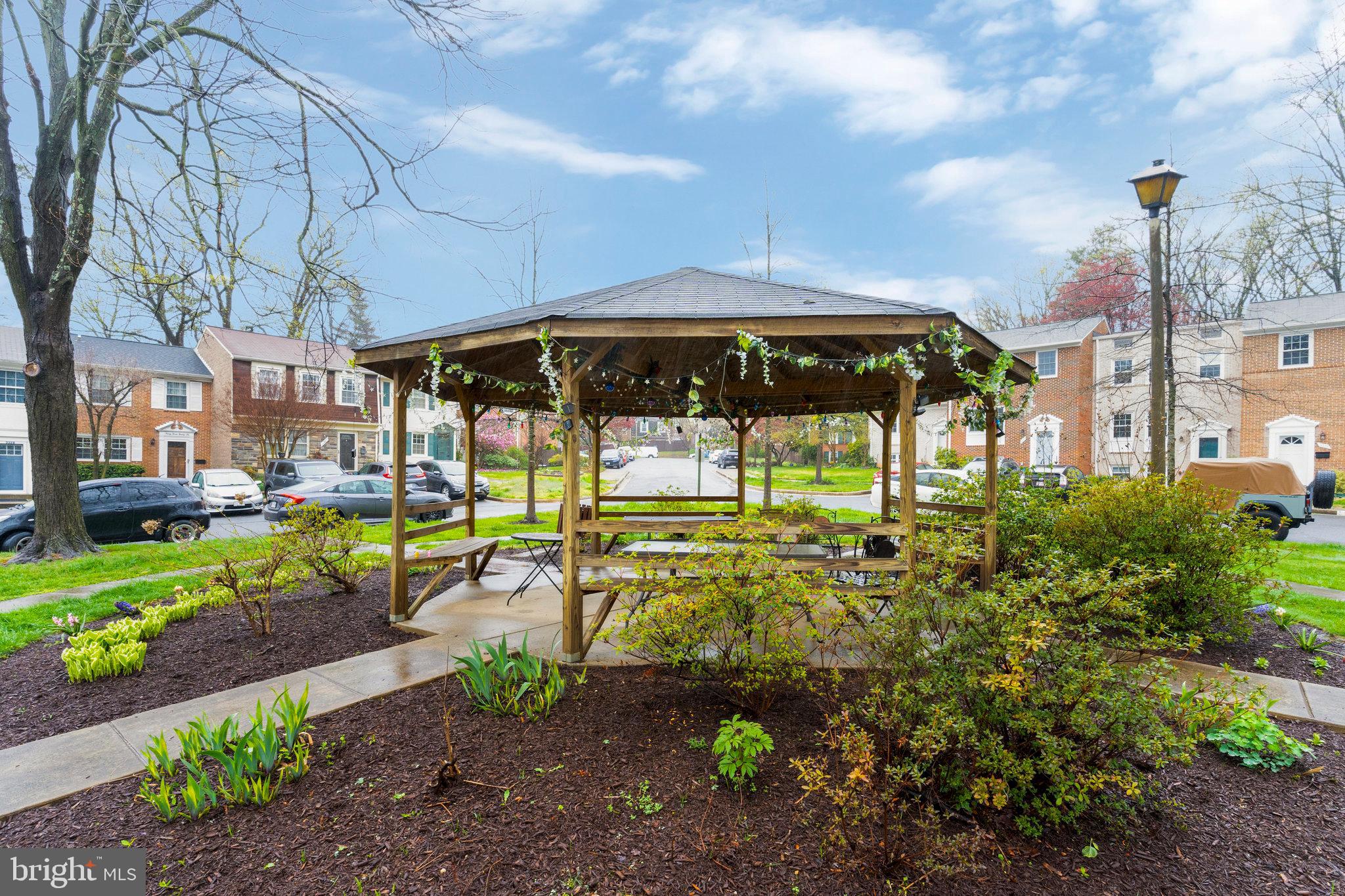 STRATHMEADE SQUARE - Residential