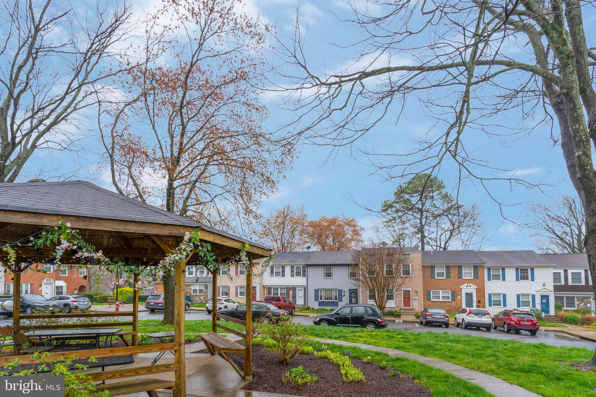 STRATHMEADE SQUARE - Residential