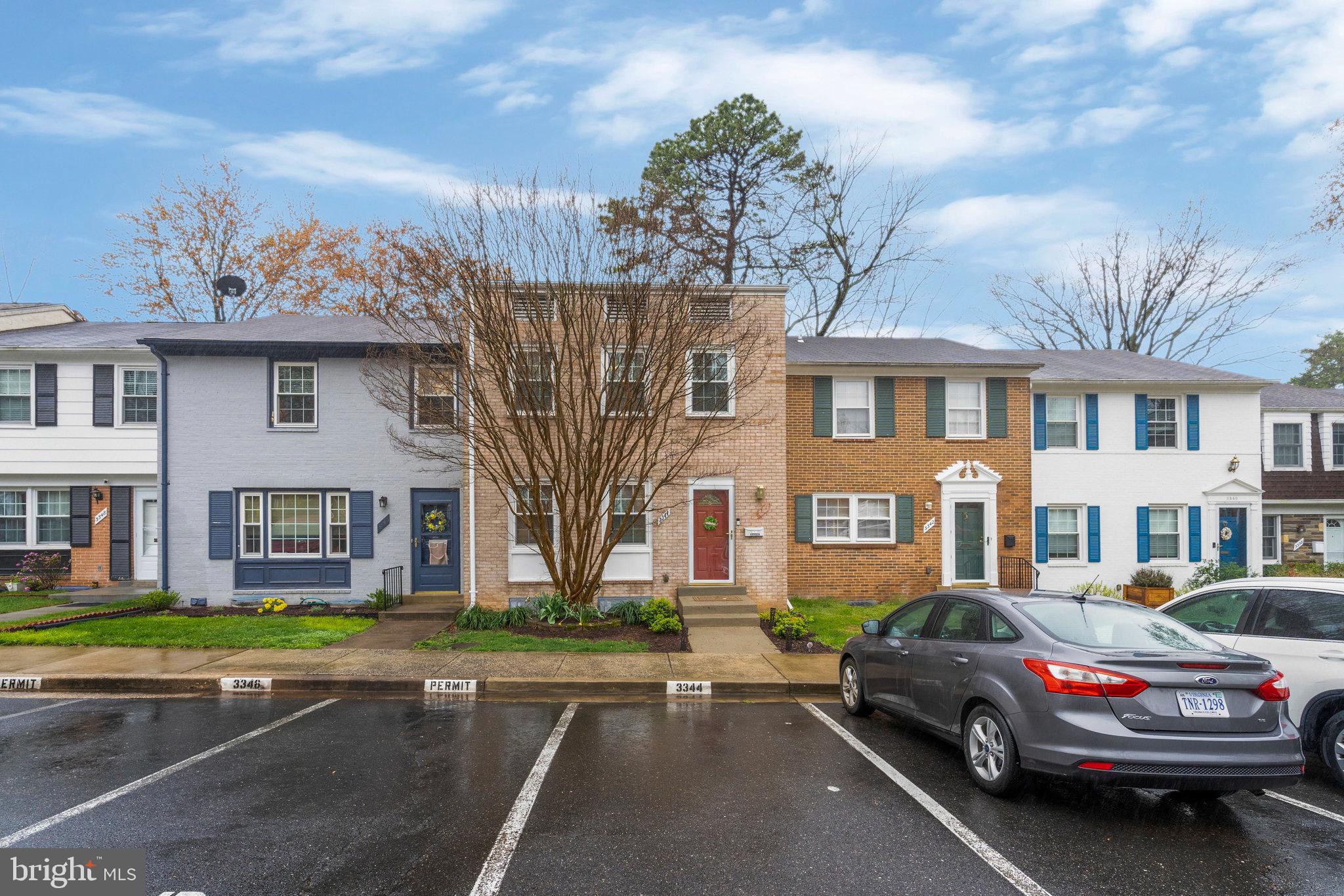 STRATHMEADE SQUARE - Residential