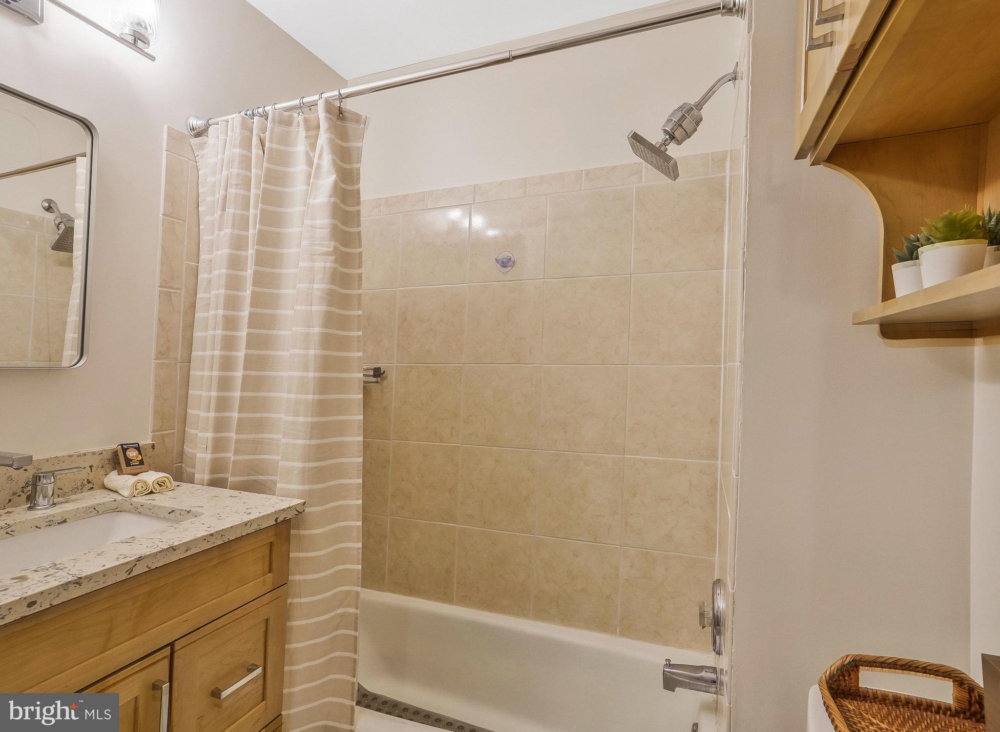 STRATHMEADE SQUARE - Residential