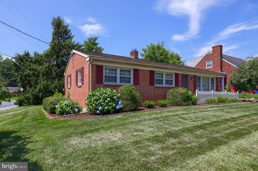 Photo of 142 S 10TH ST, COLUMBIA, PA 17512 (MLS # PALA2037390)
