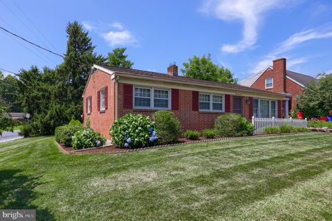 Photo of 142 S 10TH ST, COLUMBIA, PA 17512 (MLS # PALA2037390)