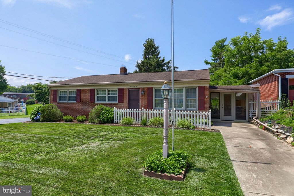 Photo of 142 S 10TH ST, COLUMBIA, PA 17512 (MLS # PALA2037390)