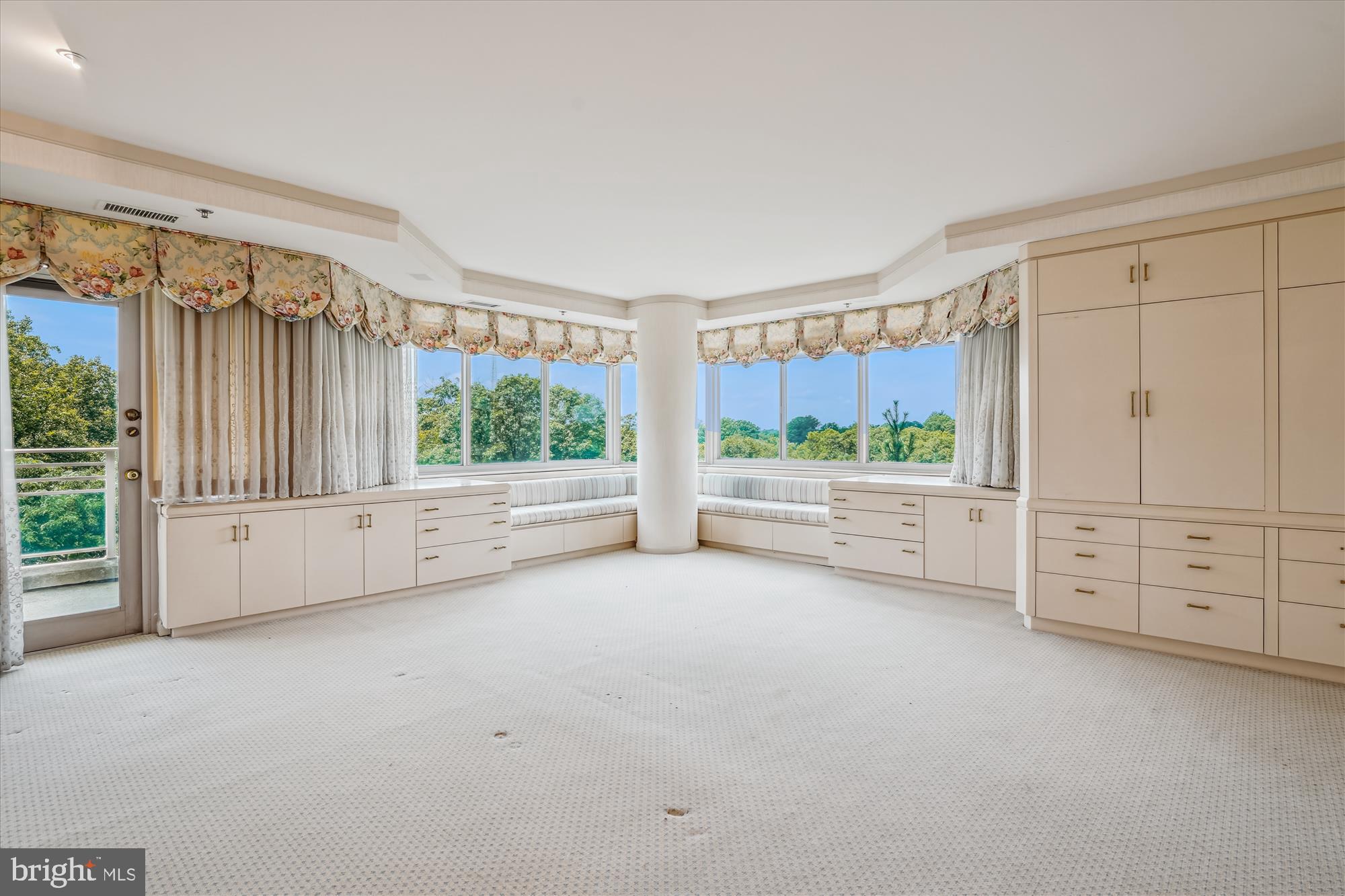 SOMERSET HOUSE CONDOS - Residential