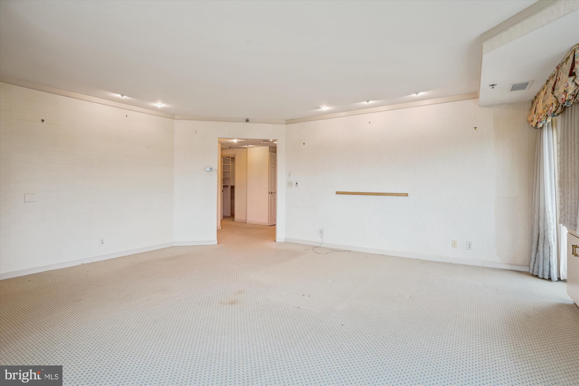 SOMERSET HOUSE CONDOS - Residential