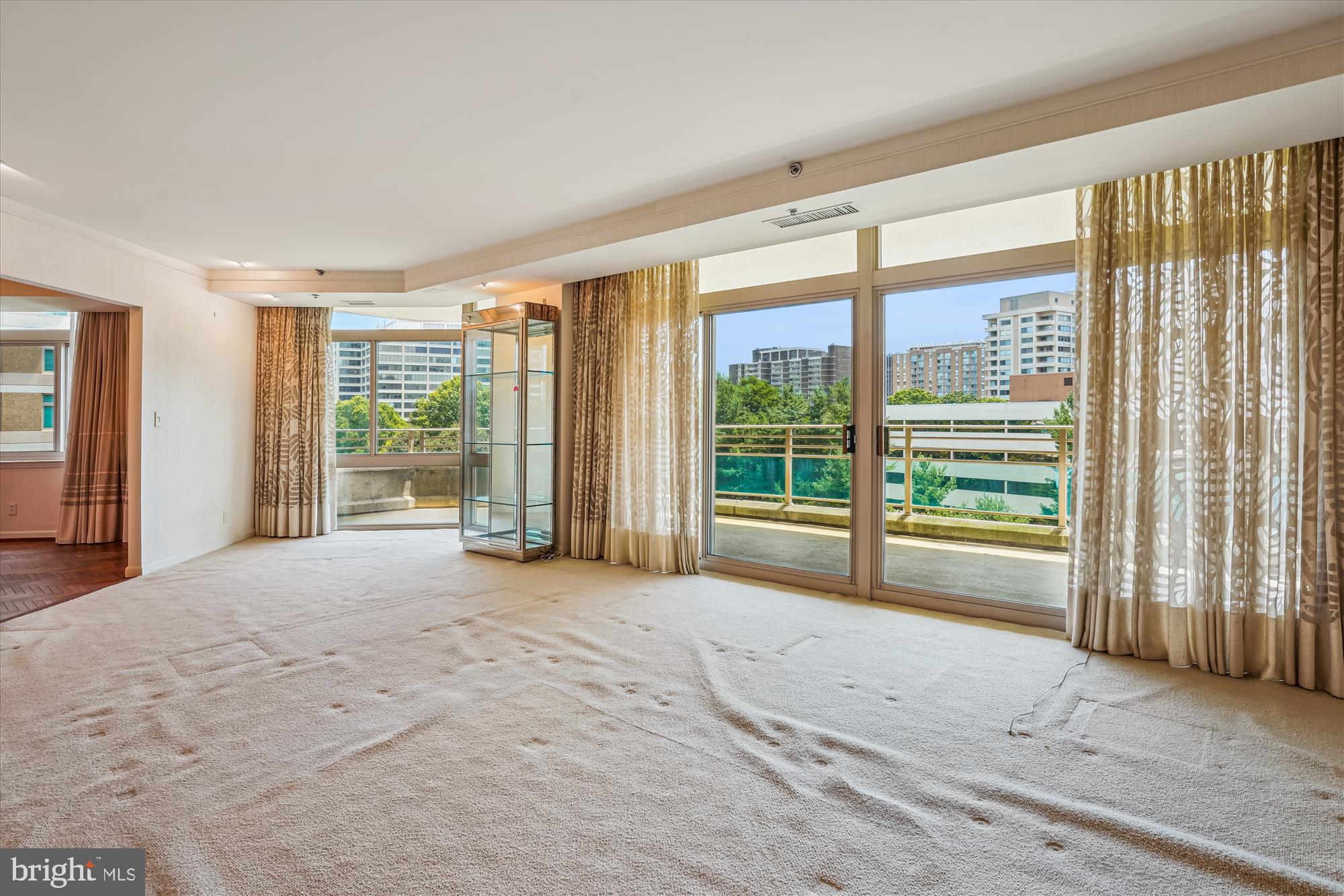 SOMERSET HOUSE CONDOS - Residential