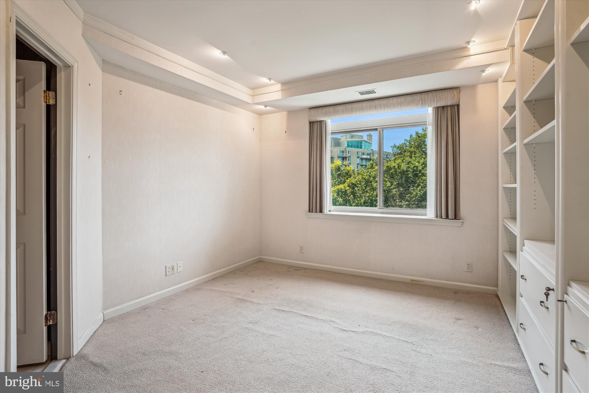 SOMERSET HOUSE CONDOS - Residential