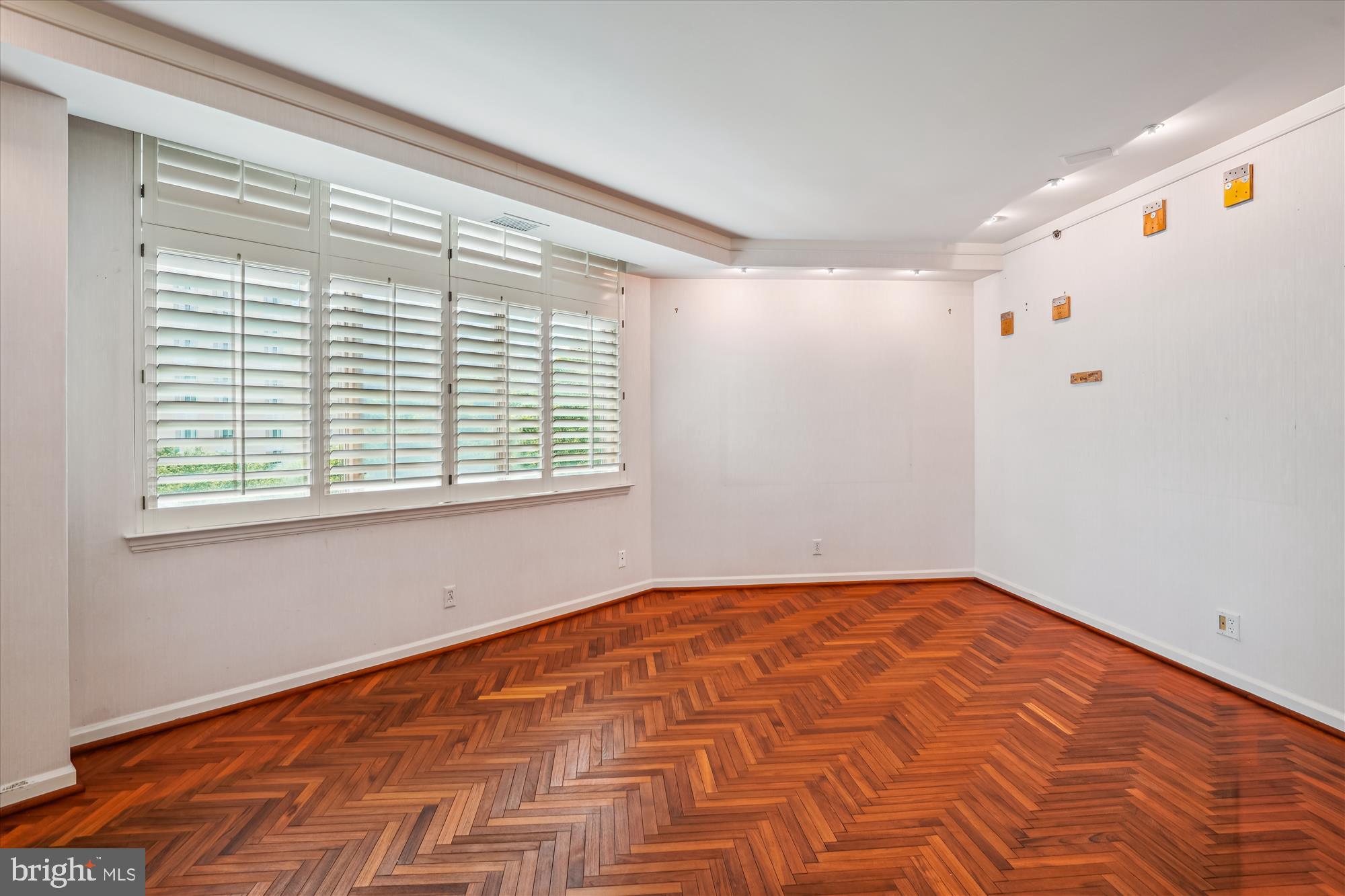 SOMERSET HOUSE CONDOS - Residential