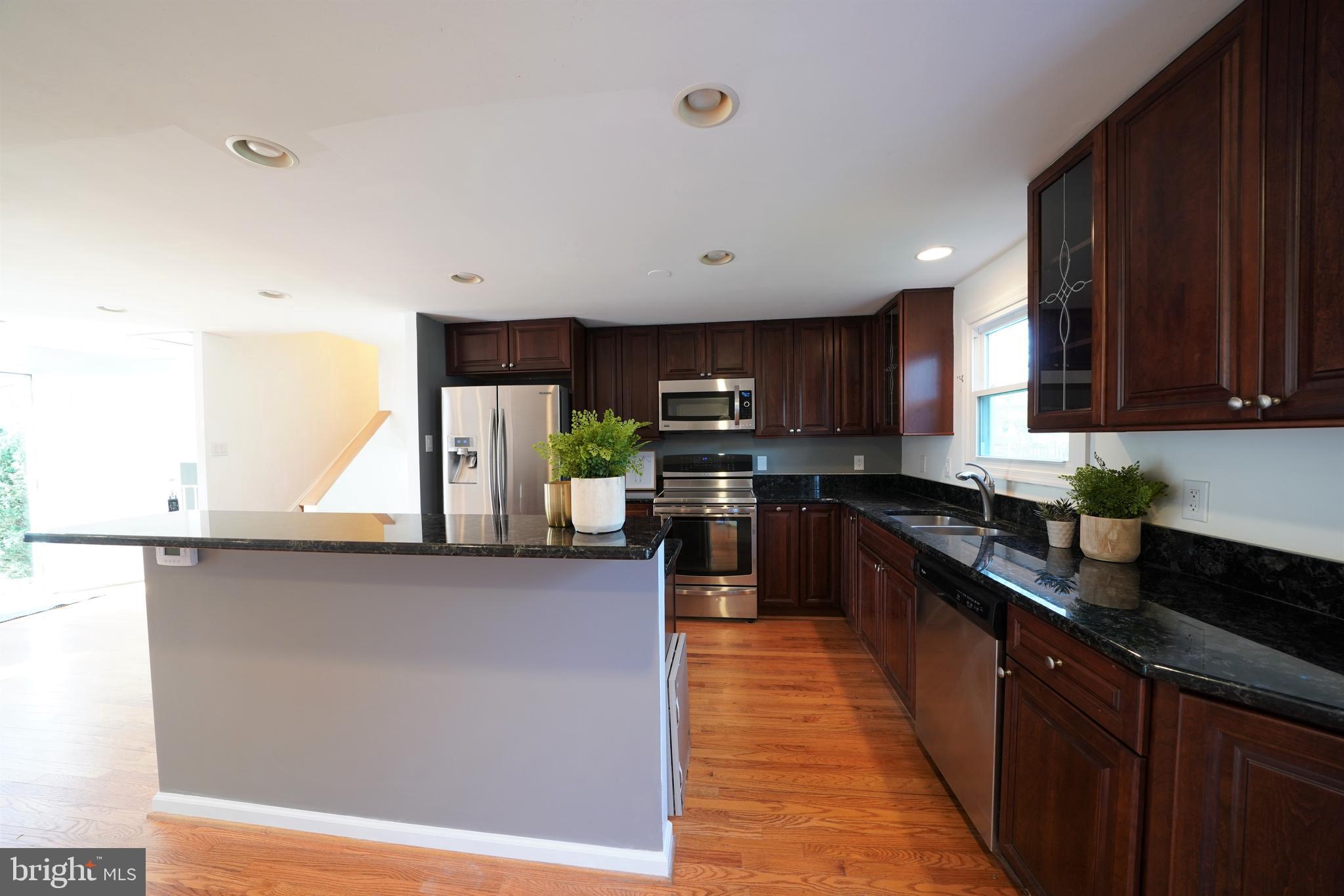 FOX MILL ESTATES - Residential Lease