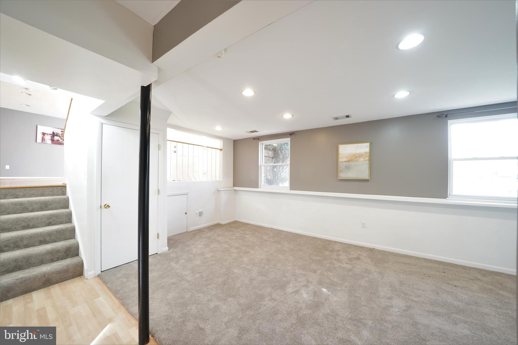 FOX MILL ESTATES - Residential Lease