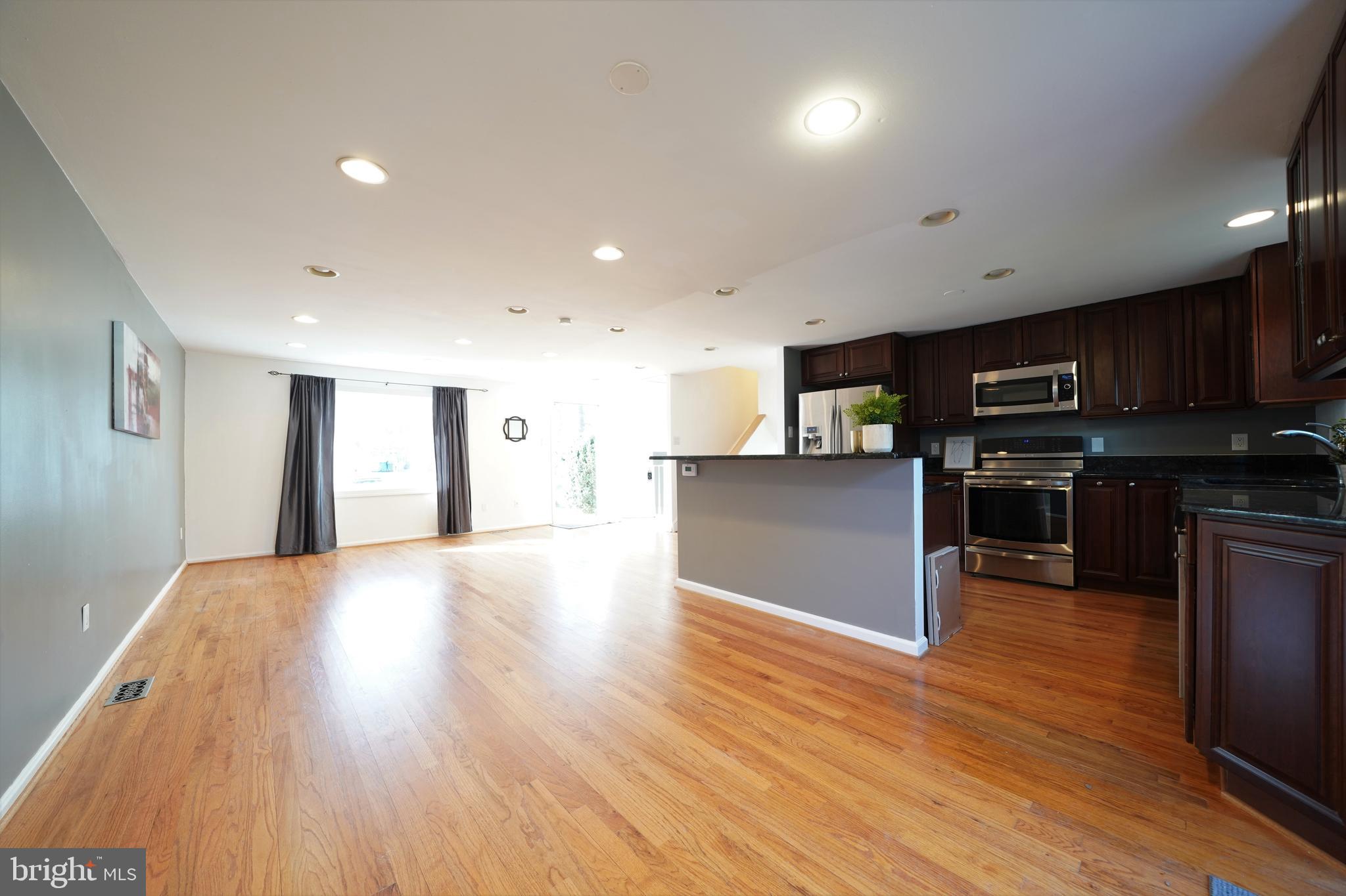 FOX MILL ESTATES - Residential Lease