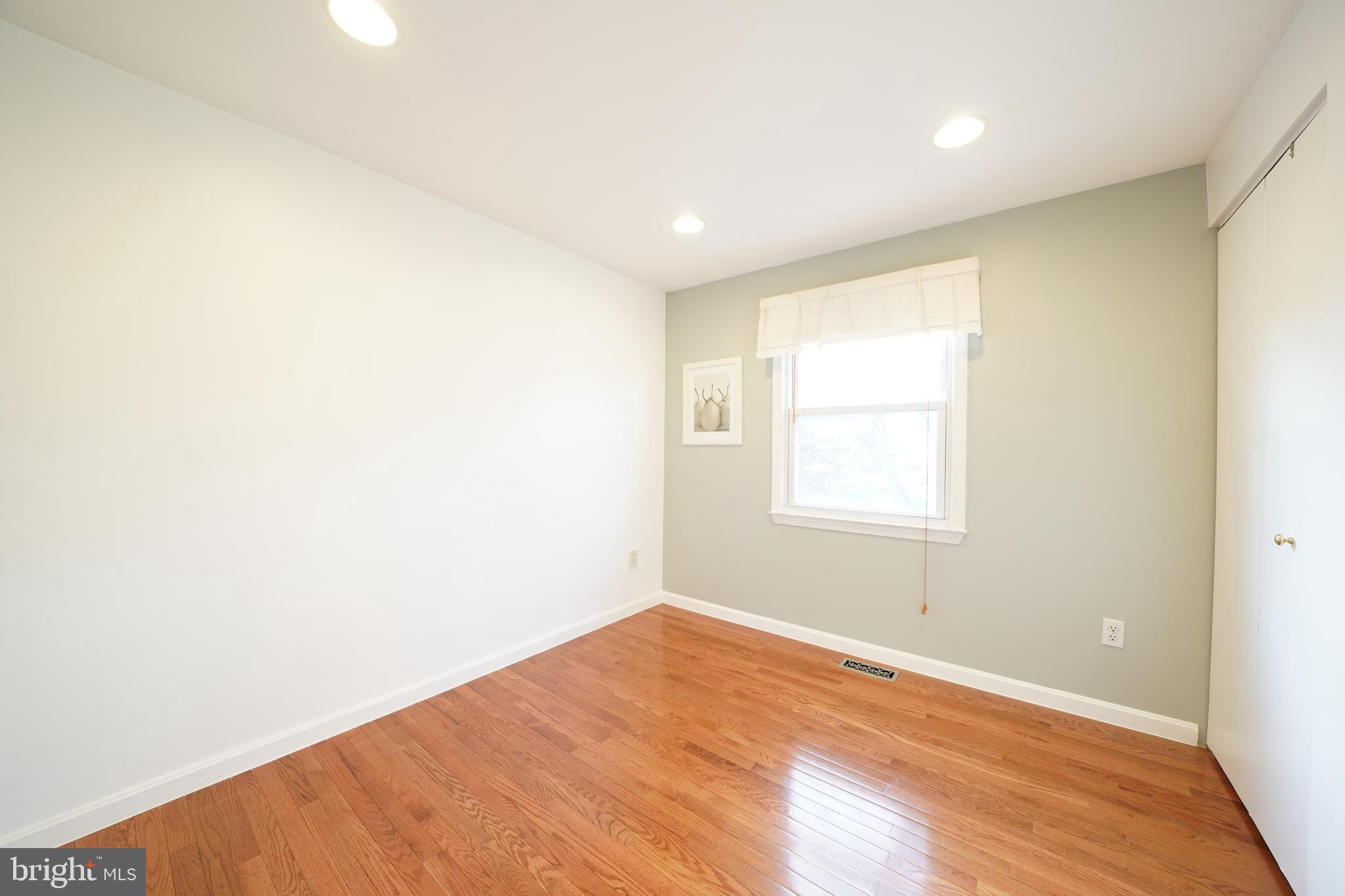 FOX MILL ESTATES - Residential Lease