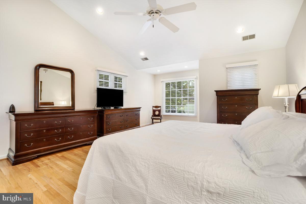 RESTON - Residential