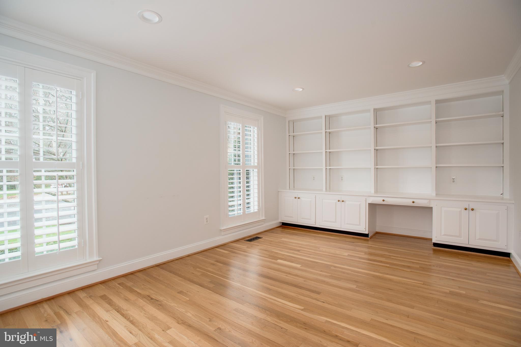 RIVER FALLS - Residential