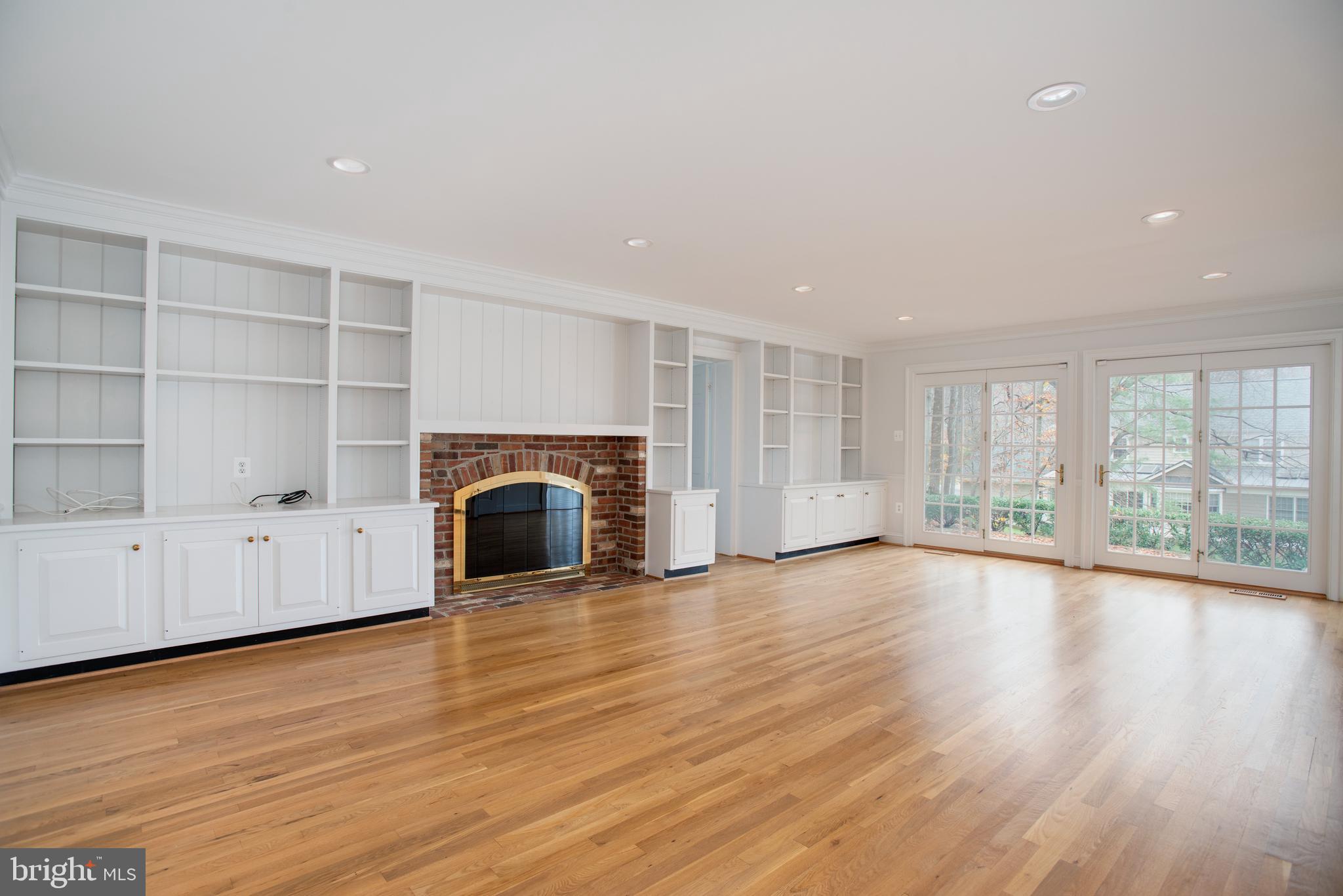 RIVER FALLS - Residential