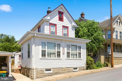 Homes For Sale - 101 Middle Street St<br/> WAYNESBORO, PA 17268