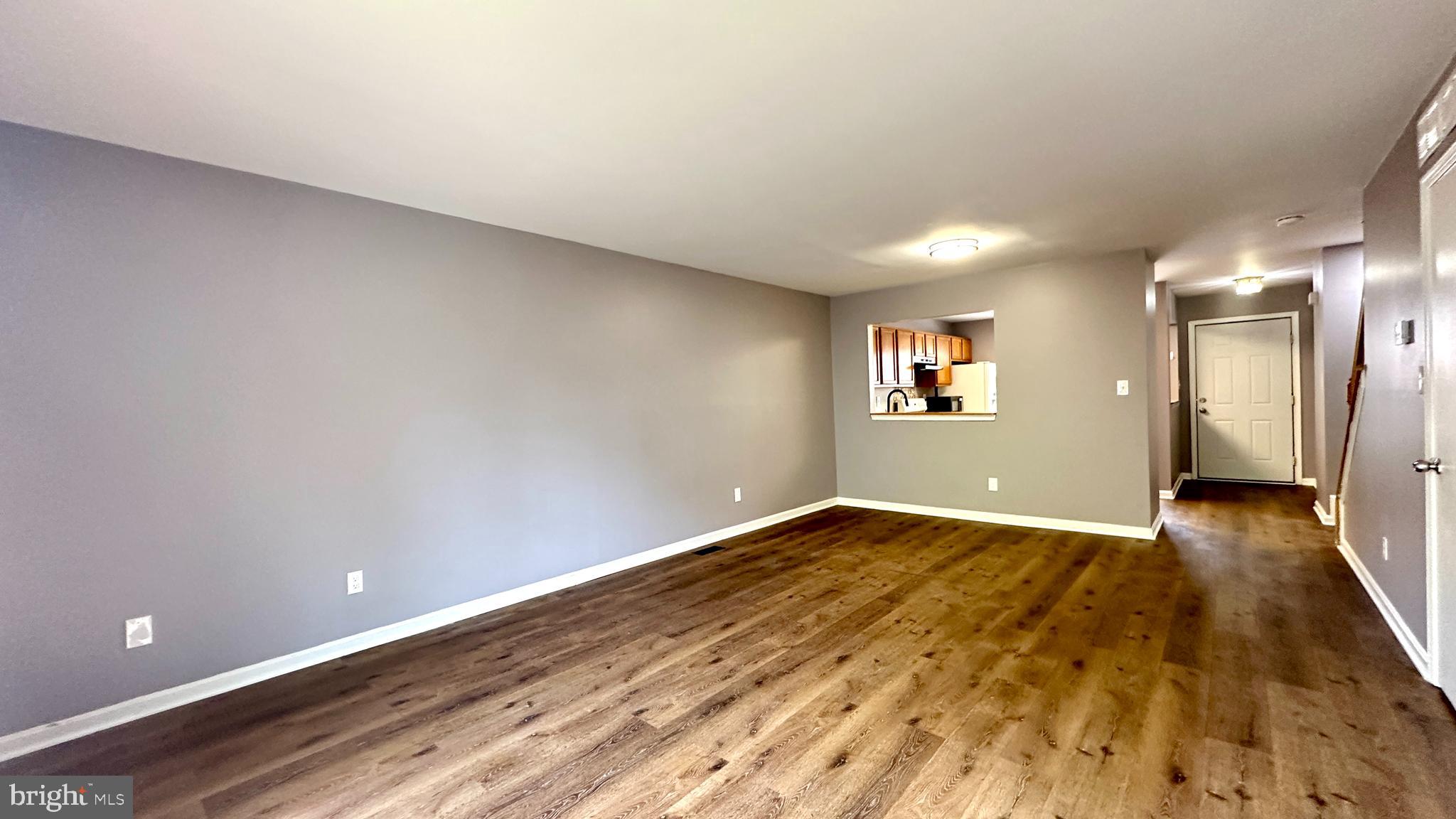 STONELEIGH SQUARE - Residential