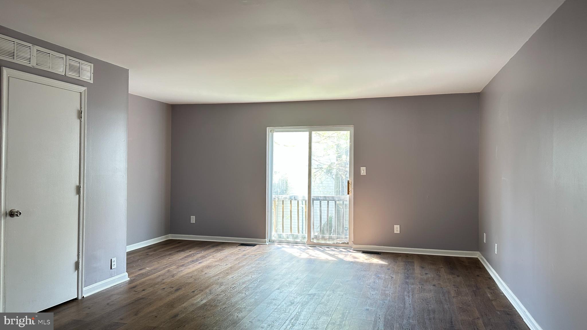 STONELEIGH SQUARE - Residential