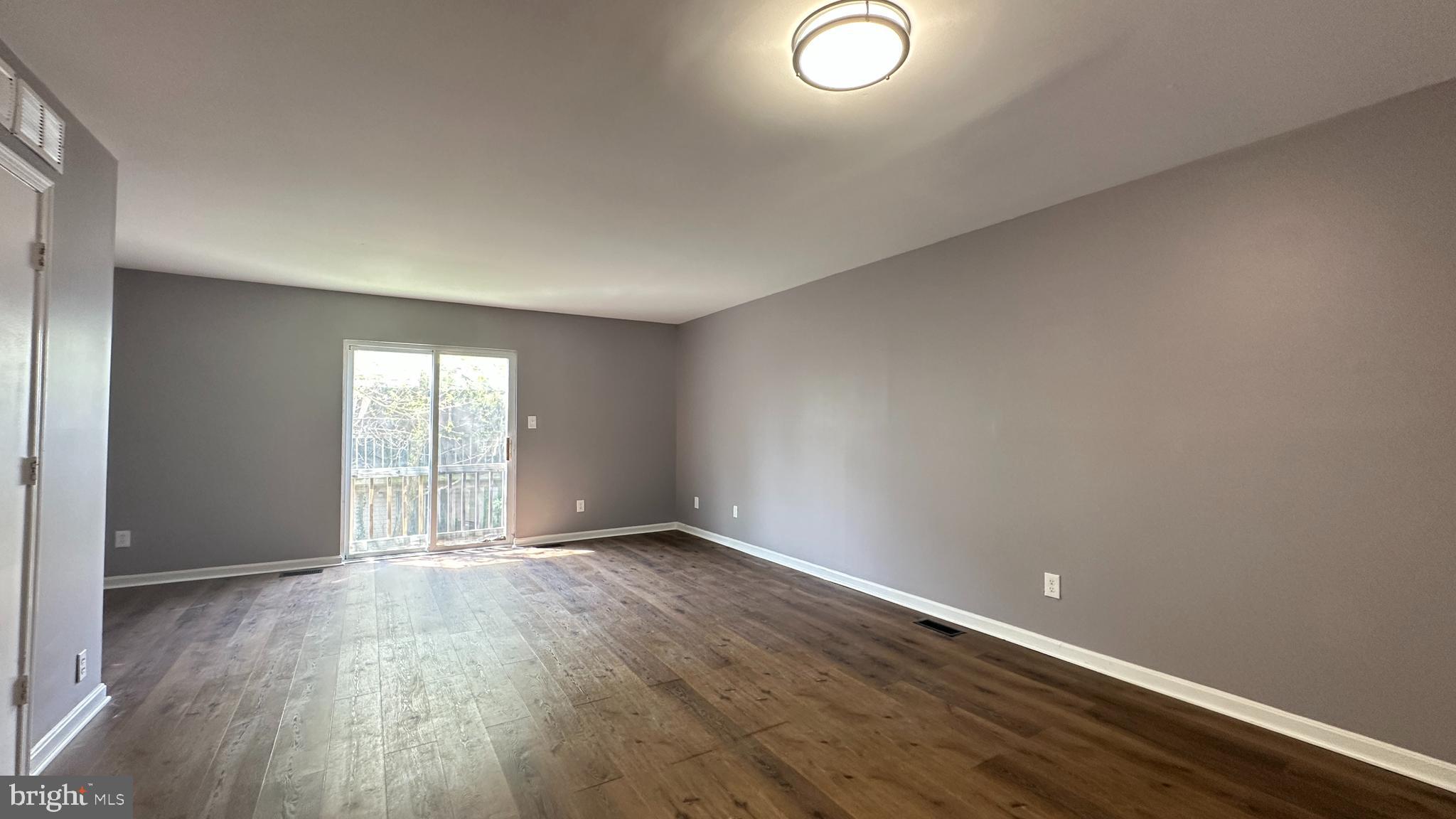 STONELEIGH SQUARE - Residential