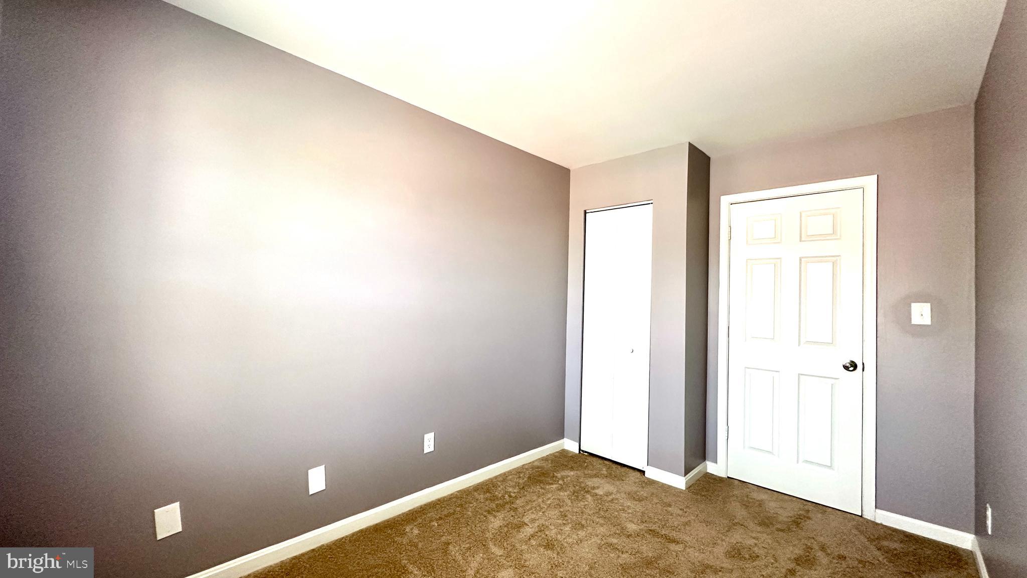 STONELEIGH SQUARE - Residential