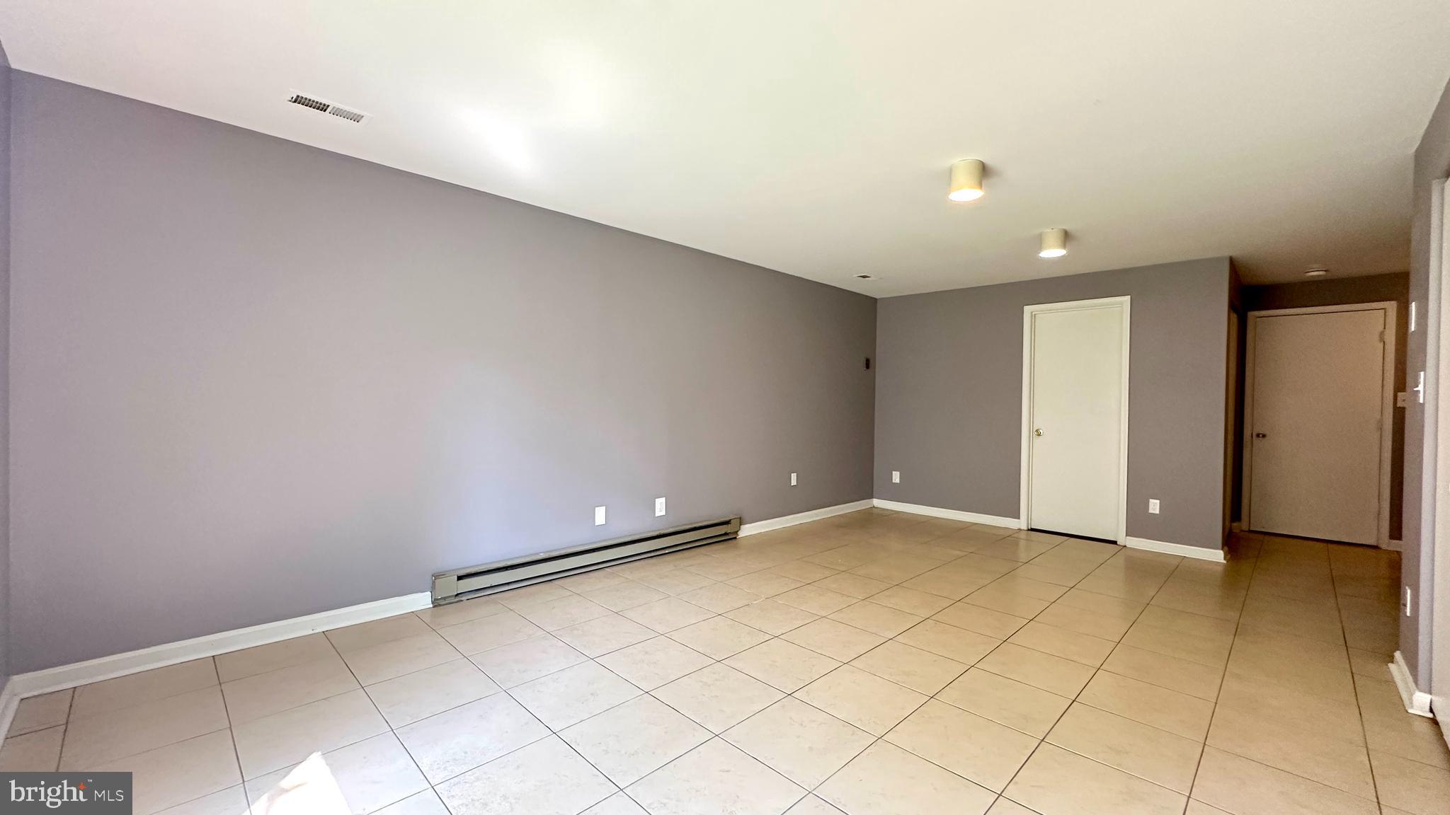 STONELEIGH SQUARE - Residential