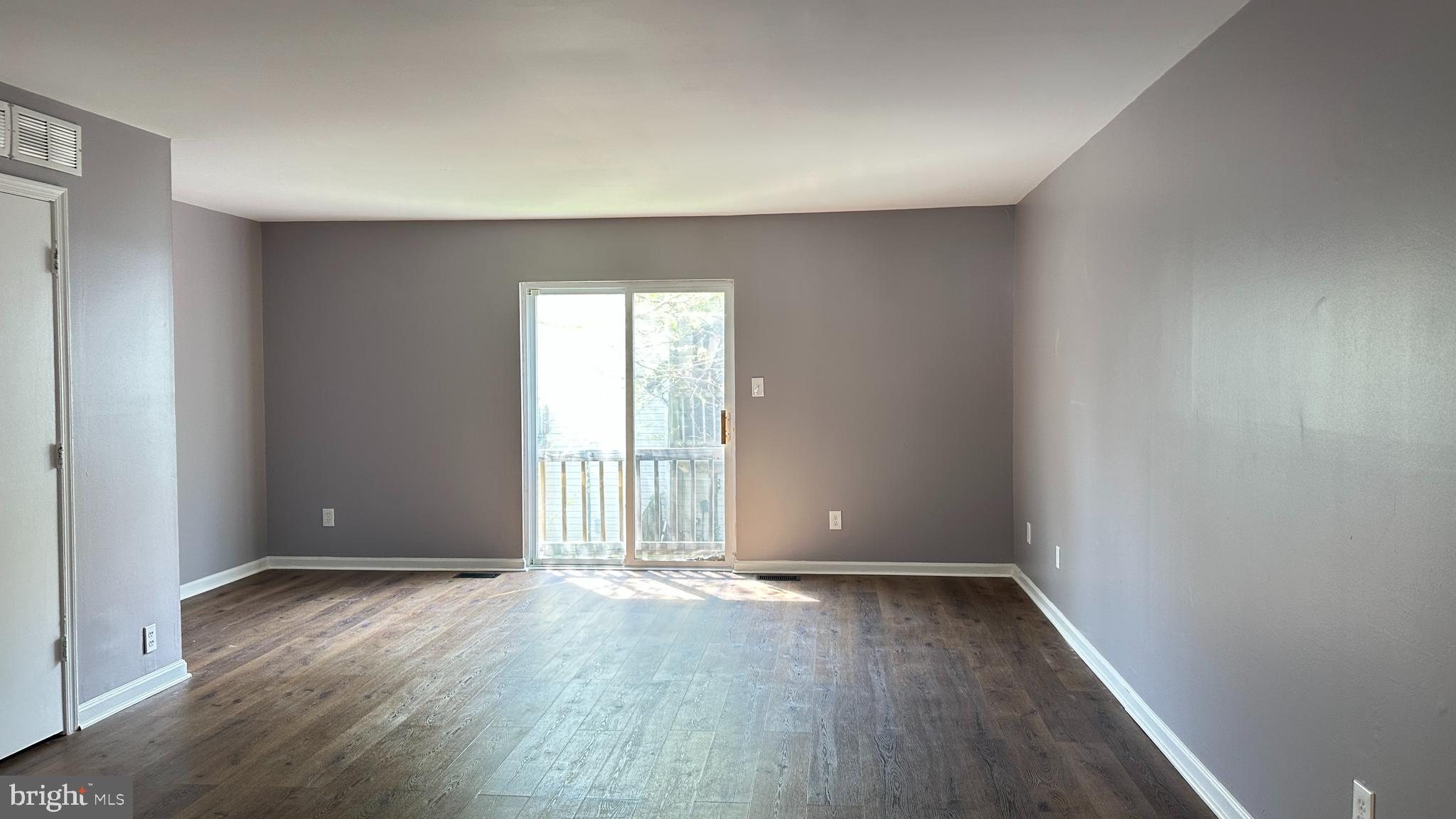 STONELEIGH SQUARE - Residential